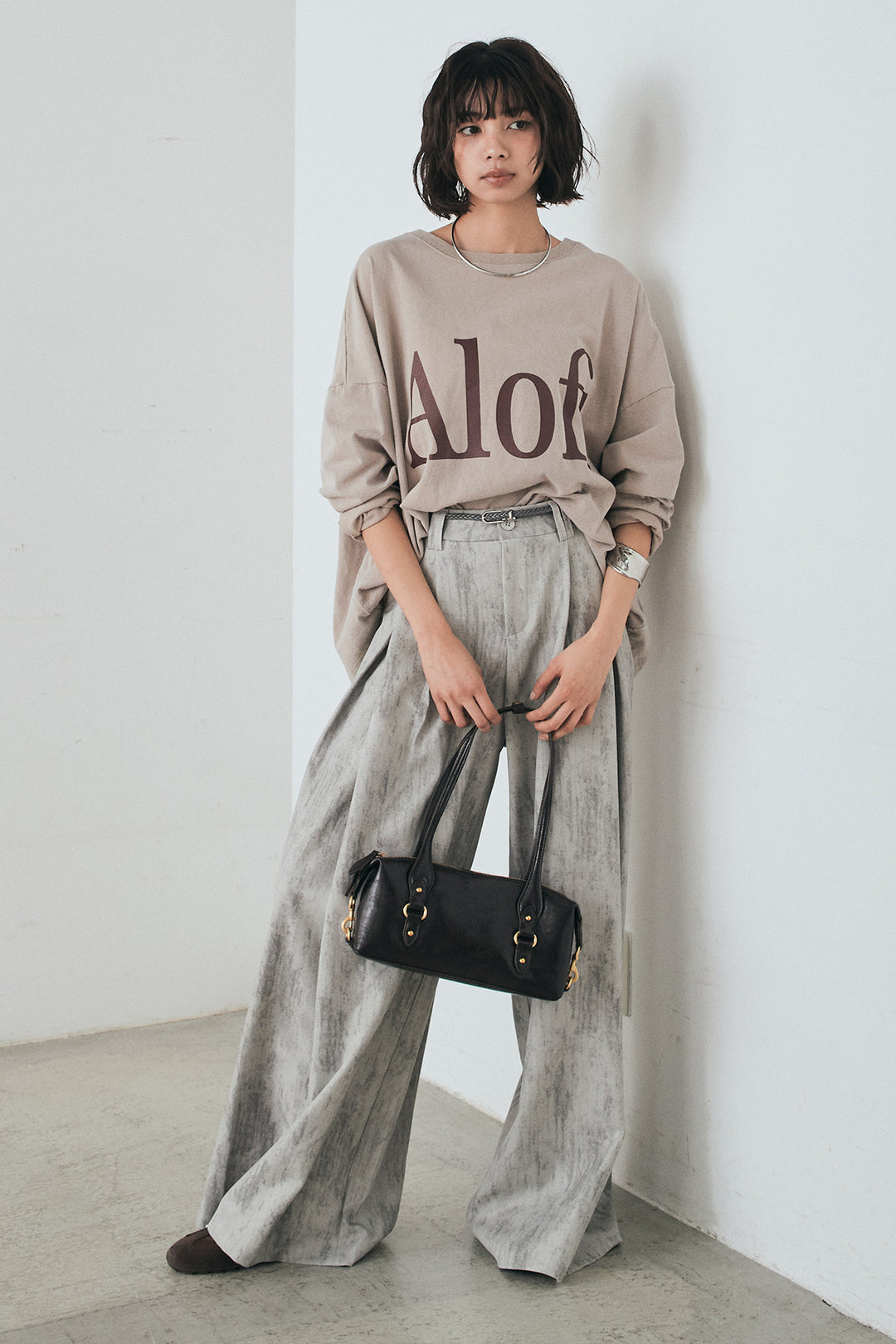 [SET]裾センタードロストロゴプリントワイドTシャツ+紐ベルト付きかすれ柄ワイドスラックス(2set)