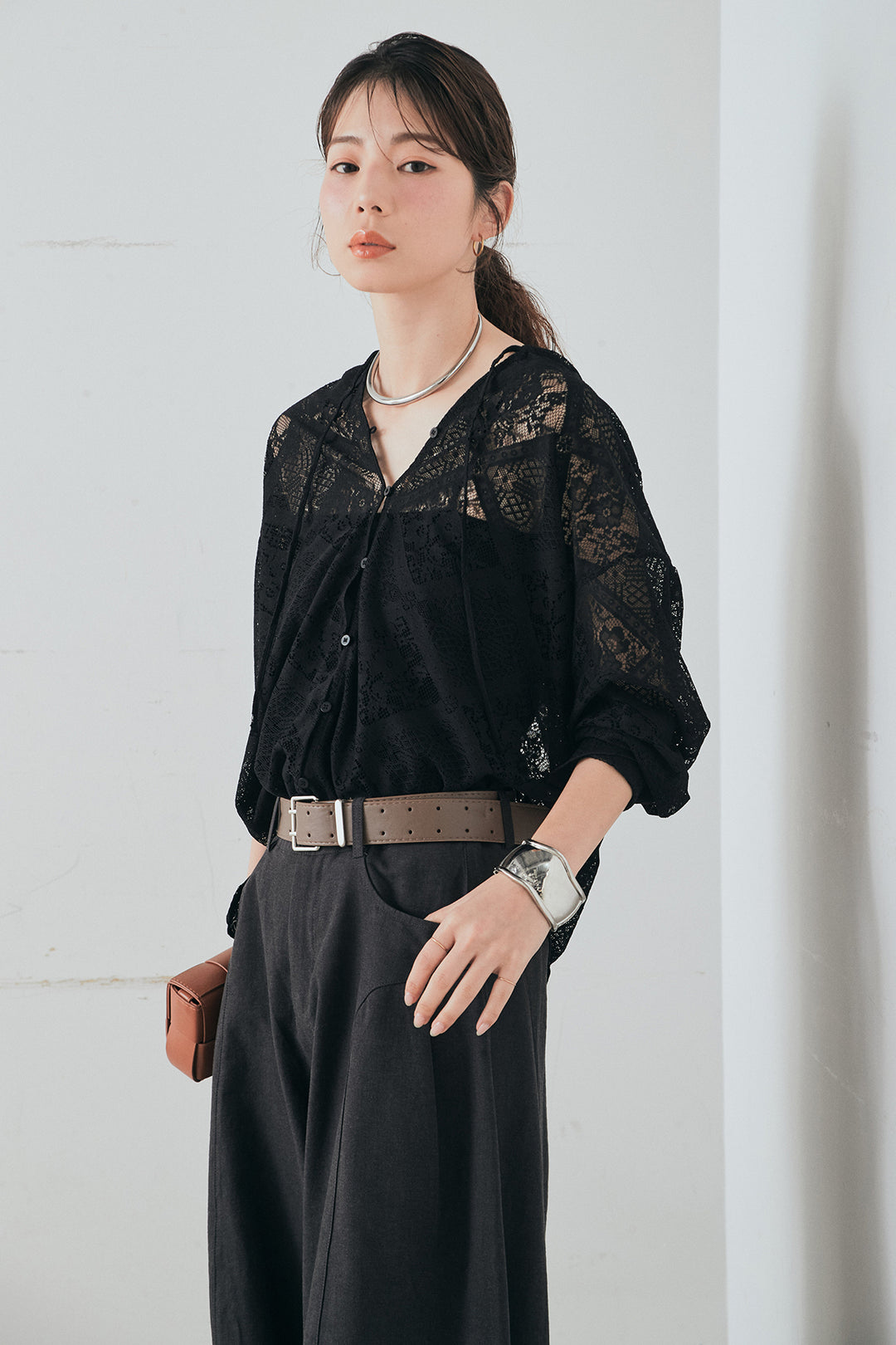 [SET]ブロックレースフード付きブラウス+ベルト付きサイドタックワイドパンツ(2set)