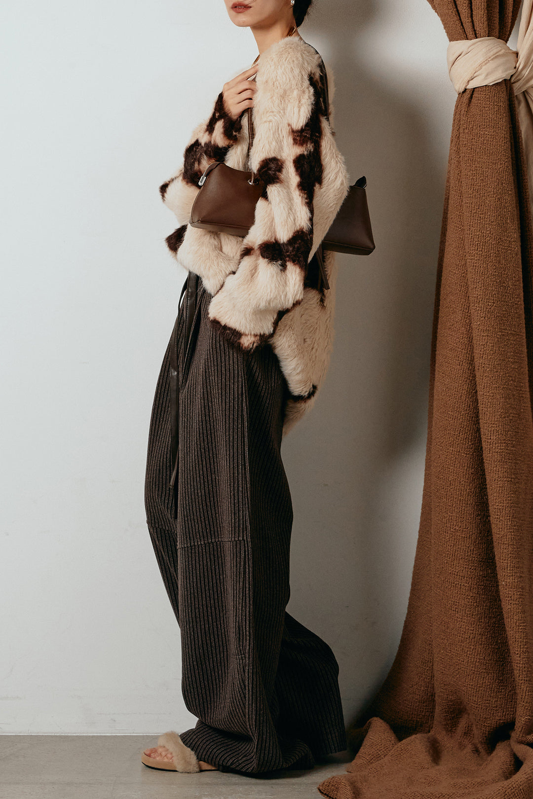 [SET]タイダイ柄シャギーニットトップス+レザーライク配色ストライプパンツ(2set)