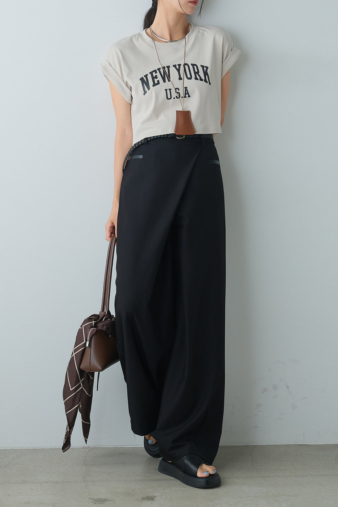 [着回しセット]ショート丈NEWYORKロゴTシャツ+ショート丈NEWYORKロゴTシャツ+ベルト付きクロスデザインパンツ(3set)