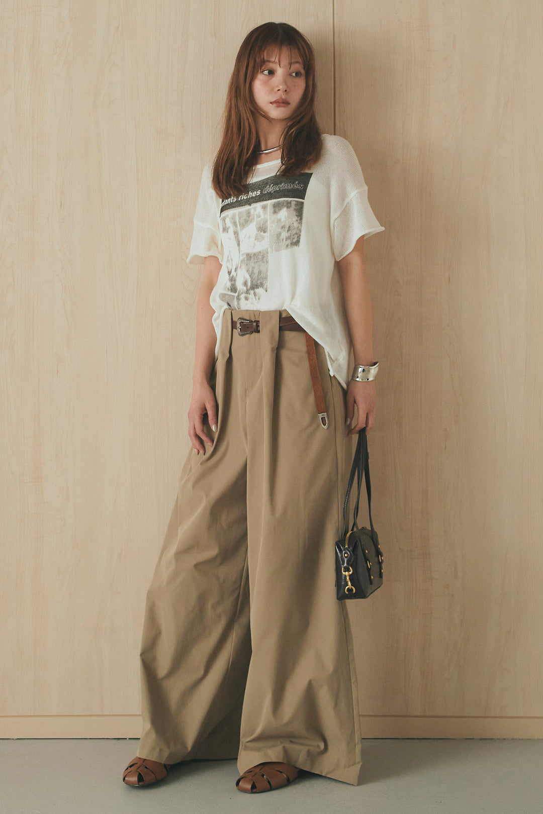 [SET]半袖モノトーングラフィックトップス+ベルトループデザインハイウエストタックパンツ(2set)