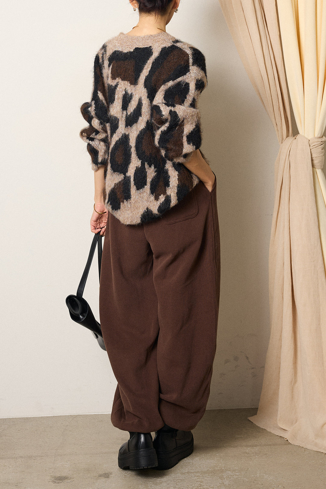 [SET]ルーズアニマルモヘアニットトップス+スウェットワイドカーブパンツ(2set)