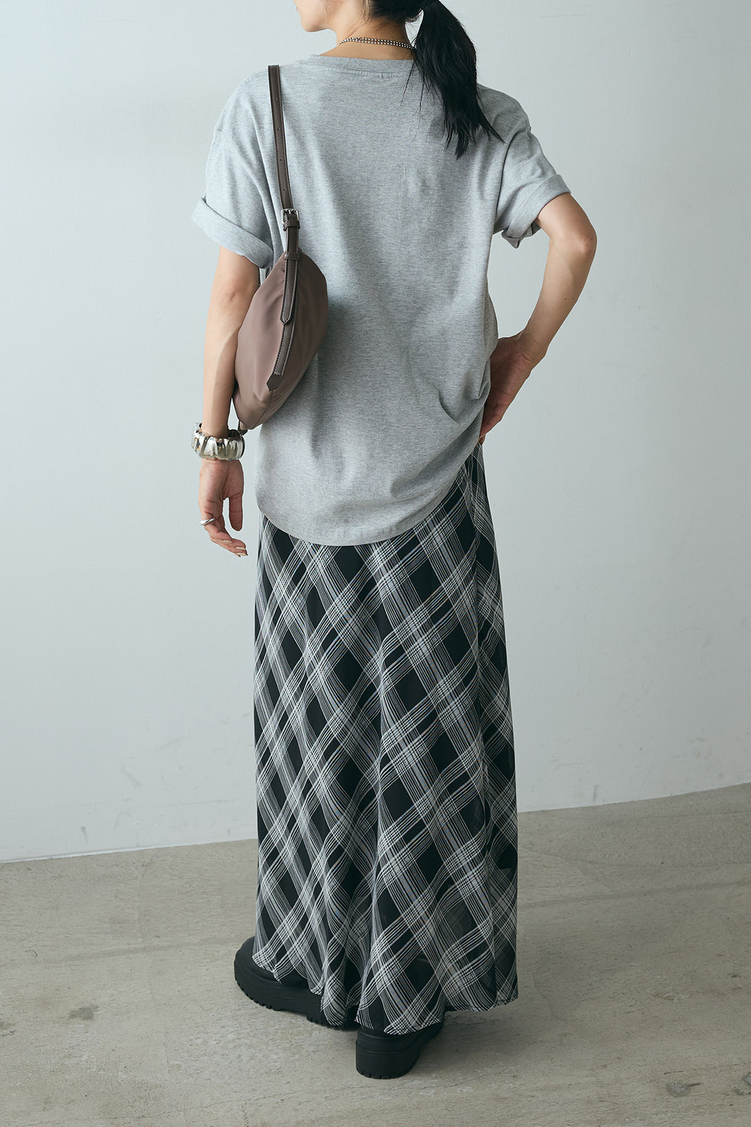 [SET]モノトーンフォトプリントTシャツ+マルチ柄シアースカート(2set)
