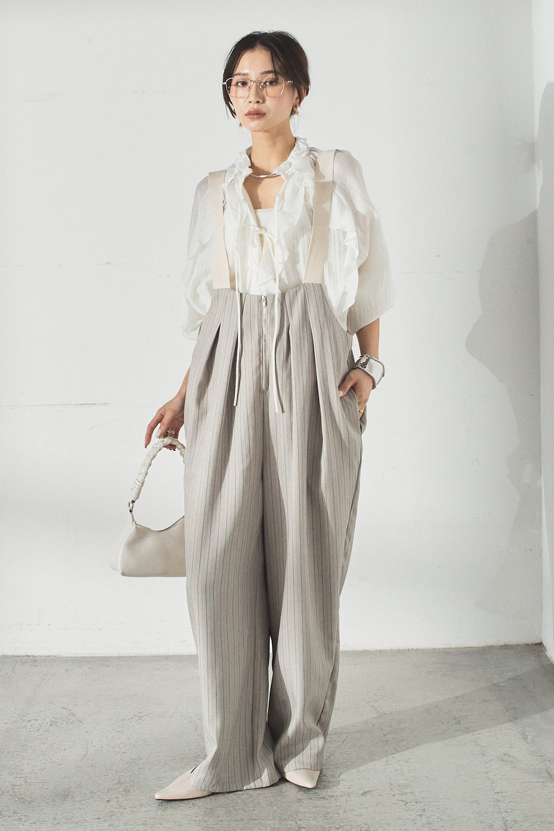 [SET]フロントリボンフリルブラウス+ピンストライプツータックサロペット(2set)