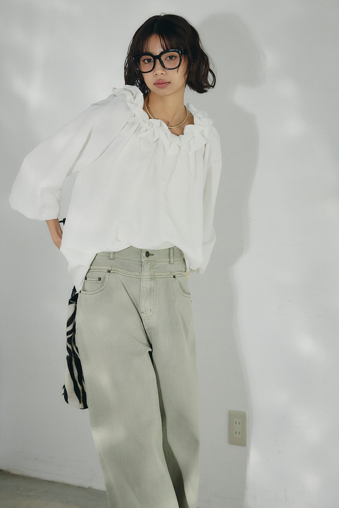 [SET]ネックフリルデザインブラウス+ウエスト裁ち切りデニムワイドパンツ(2set)