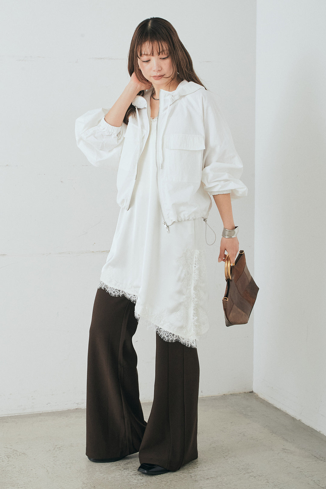 [SET]ナイロンボリュームWジップパーカーブルゾン+サテンレースアシメキャミ+細編みベルト付きパンツ+サテンレースアシメキャミ(3set)