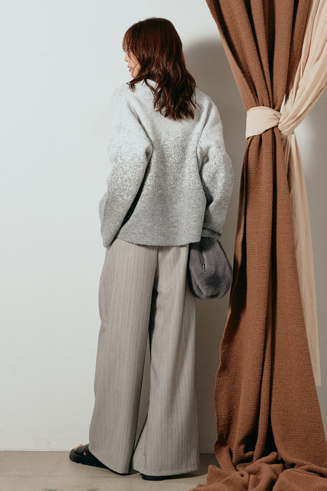 [SET]グラデーションラメニットキーネックプルオーバー+ストライプヘリンボーンパンツ(2set)