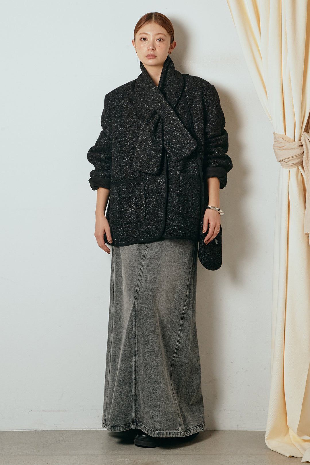 [SET]ノーカラーマフラーバッグ付きアウター+デニムロングフレアスカート(2set)