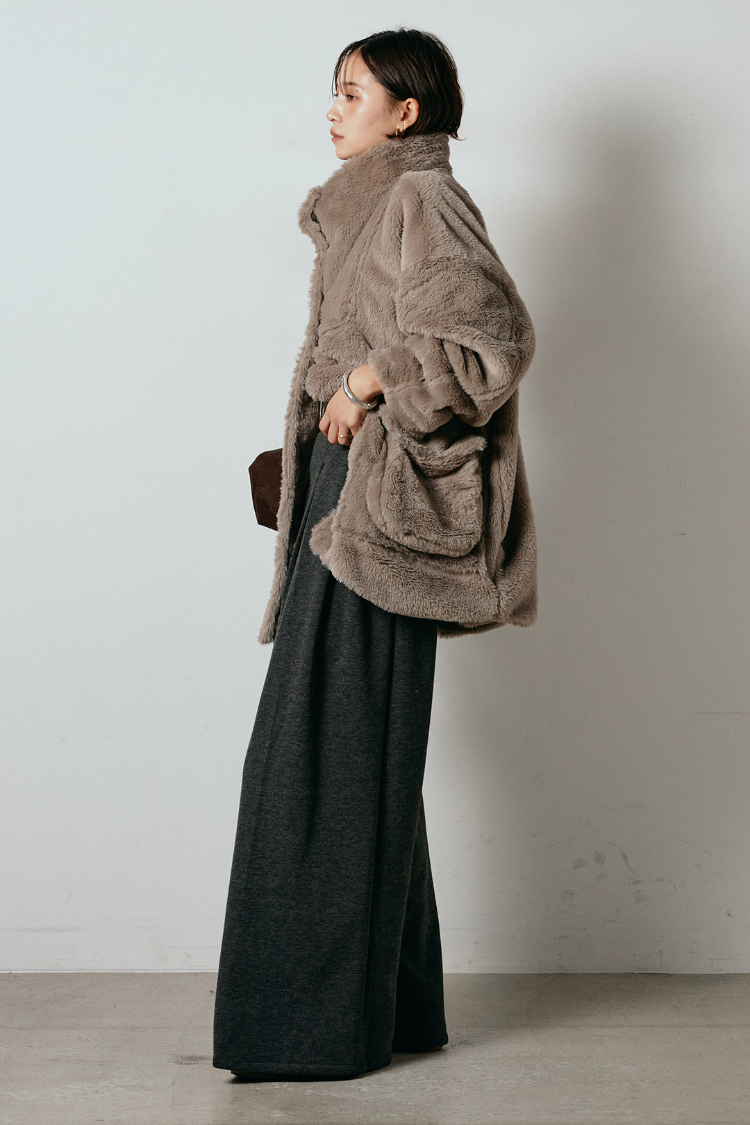 [SET]スタンドネックファーコート+フェイクレザー太ベルト付きタックワイドパンツ(2set)