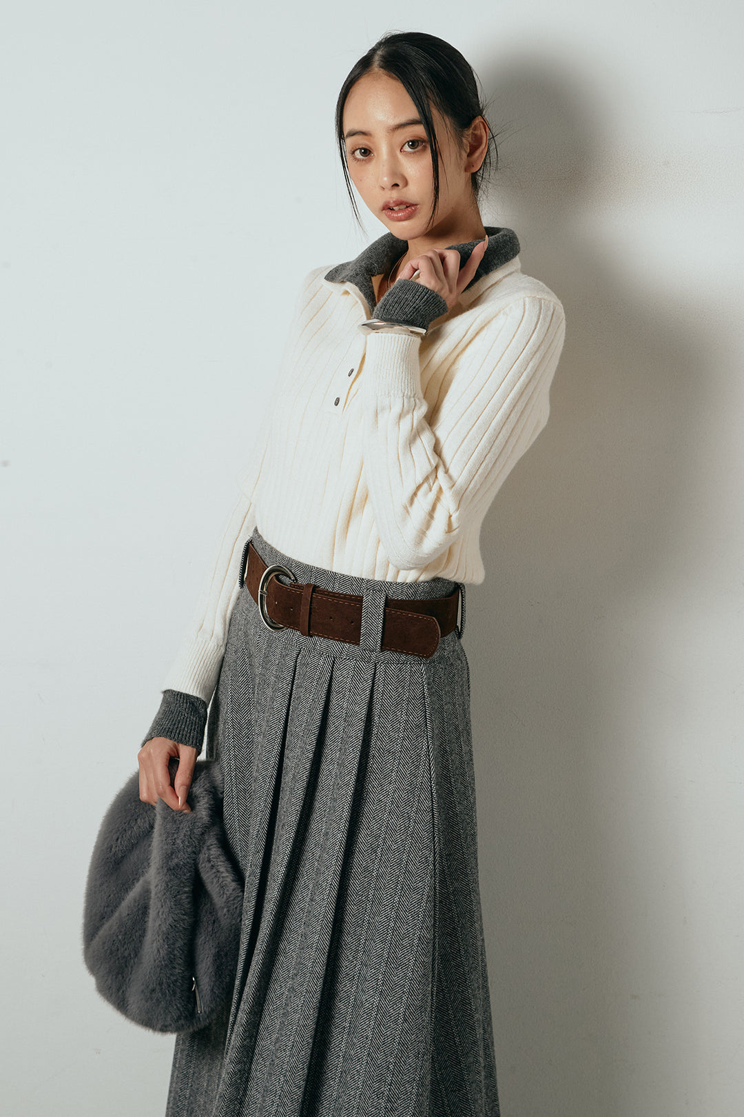 [SET]レイヤード風リブニットトップス+太ベルト付きヘリンボーンプリーツスカート(2set)