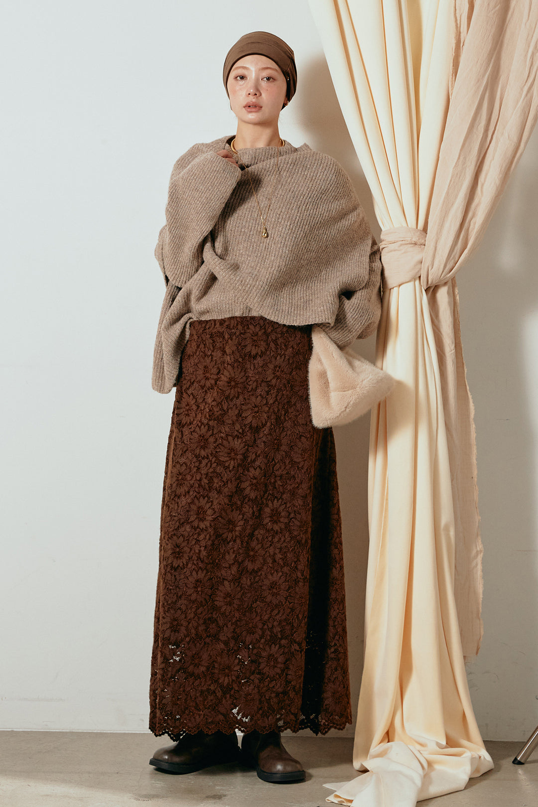 [SET]ケープデザインリブニットトップス+花柄刺繍ベロアフレアスカート(2set)