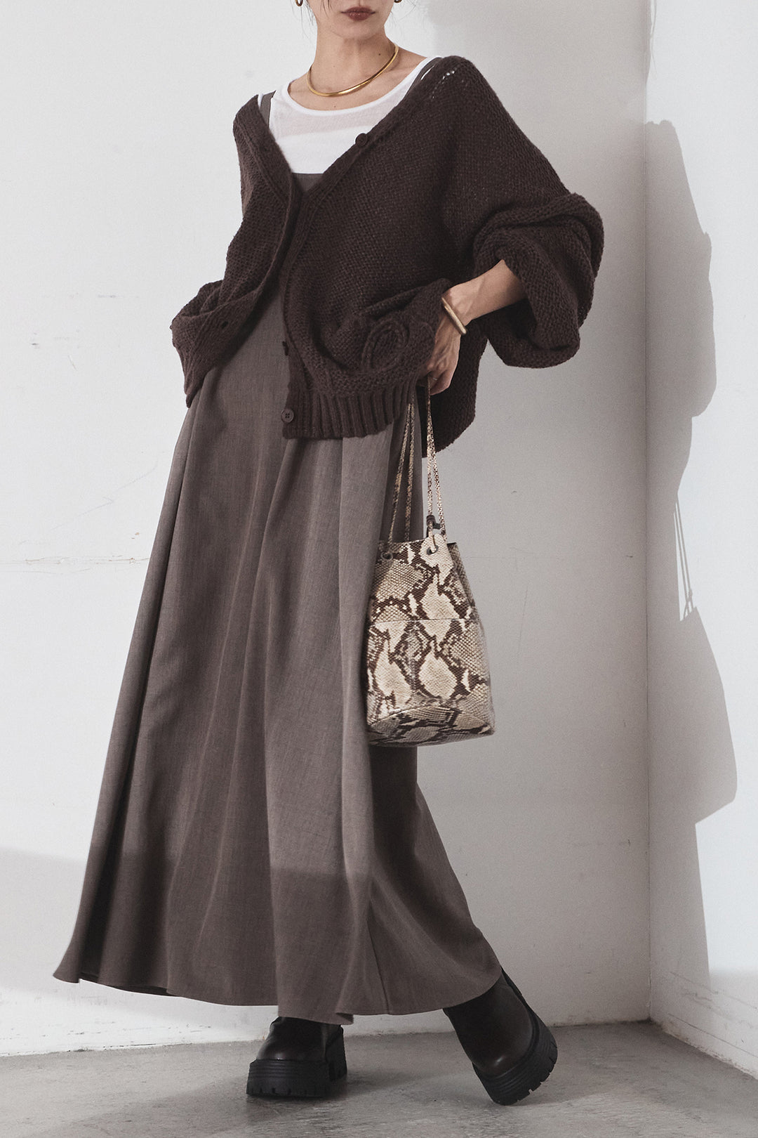 [SET]コード刺繍リラックスニットカーディガン+フレアリラックスキャミワンピース(2set)