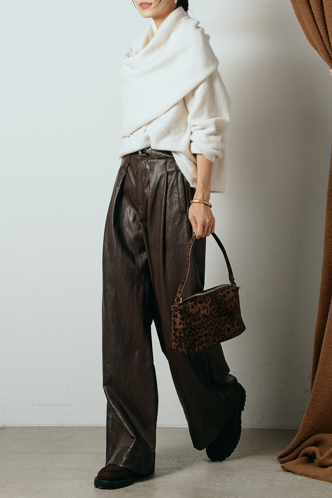 [SET]ネック巻きデザインニットトップス+ベルト付きレザーライクタックパンツ(2set)