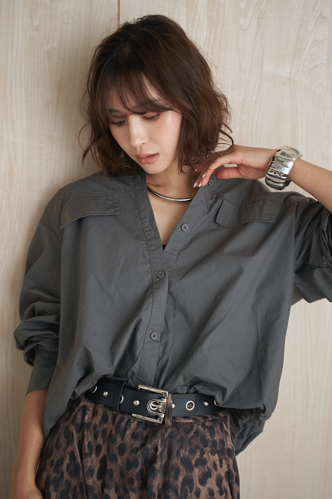 [SET]ノーカラーポケットシャツ+太ベルト付きレオパード柄ワイドパンツ(2set)