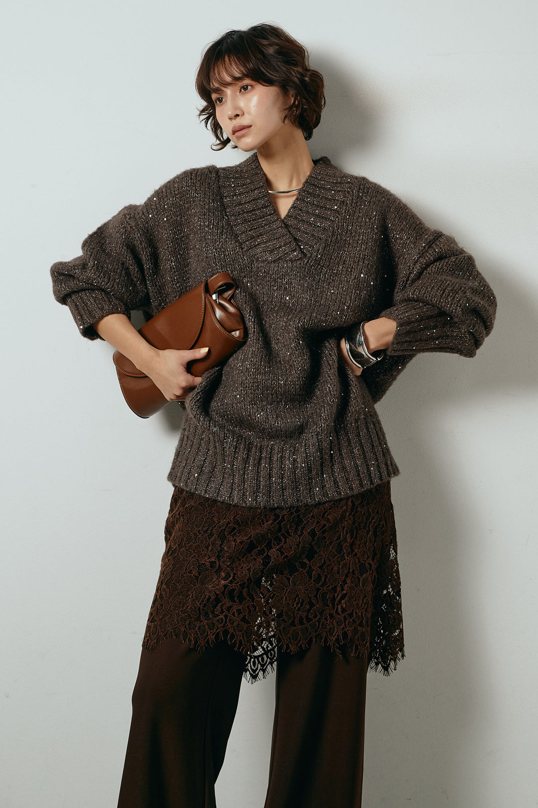 [SET]Vネックラメニットトップス+レース刺繍レイヤードフレアパンツ(2set)