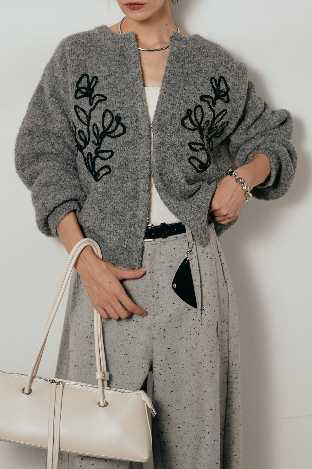 【即納】テープ刺繍ニットカーディガン