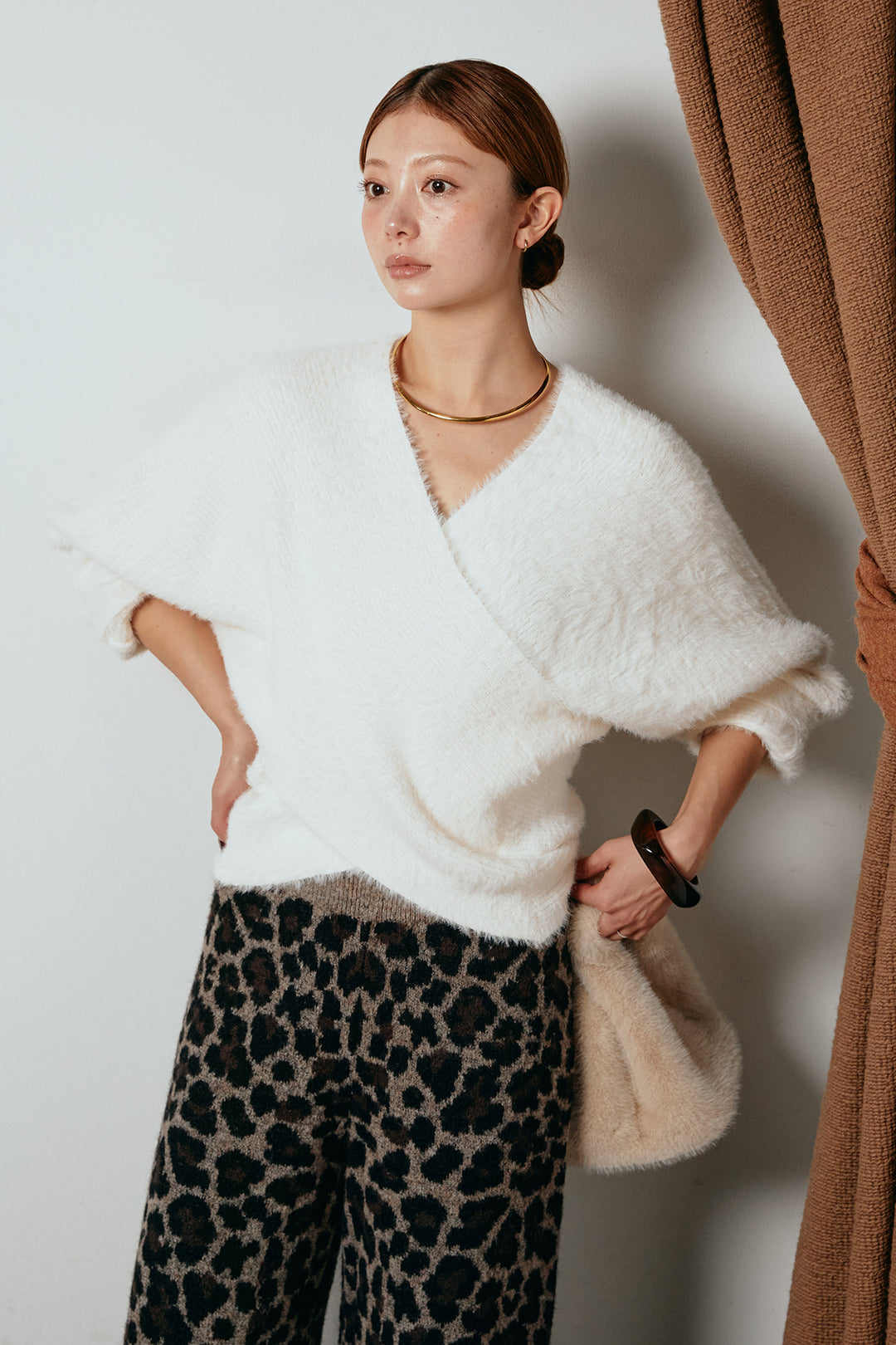 [SET]シャギーカシュクールニットトップス+リラックスレオパード柄ニットパンツ(2set)