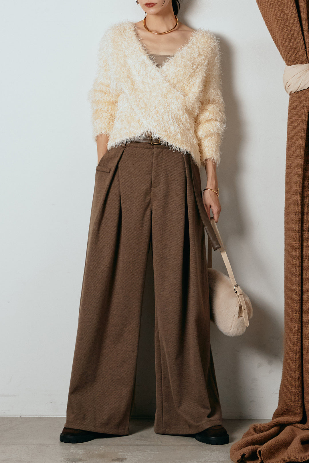 [SET]シャギークロスニットトップス+細ベルト付き起毛タックワイドパンツ(2set)