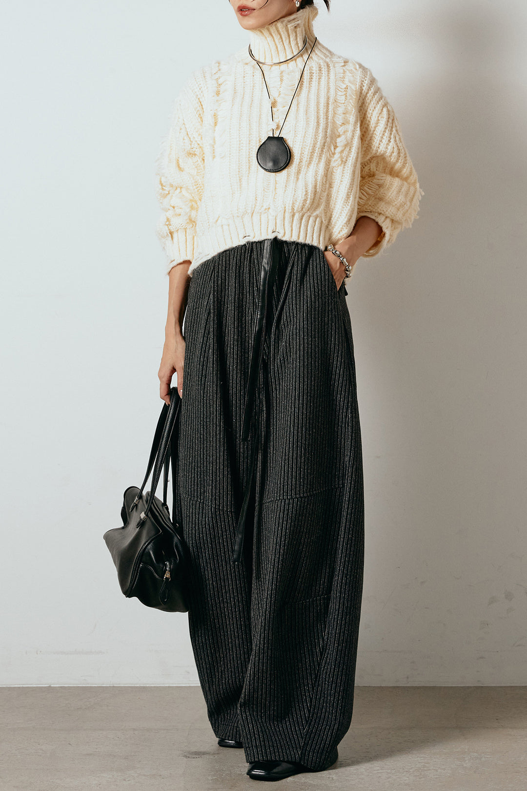 [SET]フリンジタートルショートニット+レザーライク配色ストライプパンツ(2set)