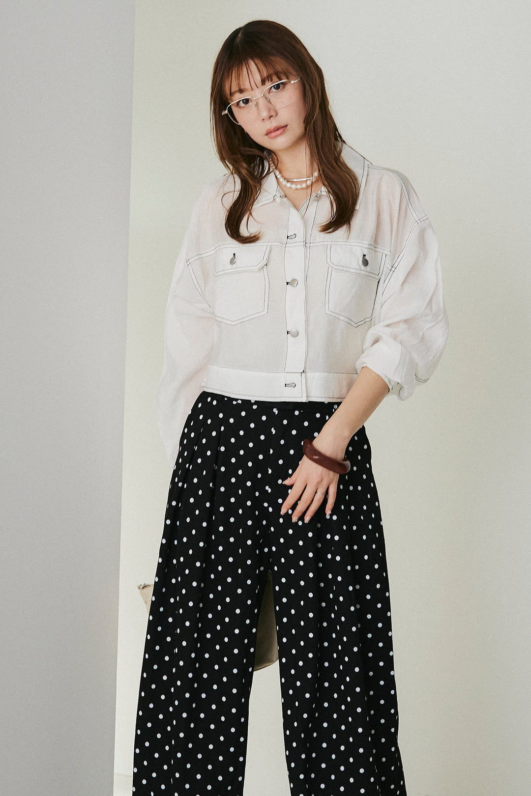 [SET]配色ステッチシアーシャツ+ベルト付きドット柄ワイドパンツ(2set)