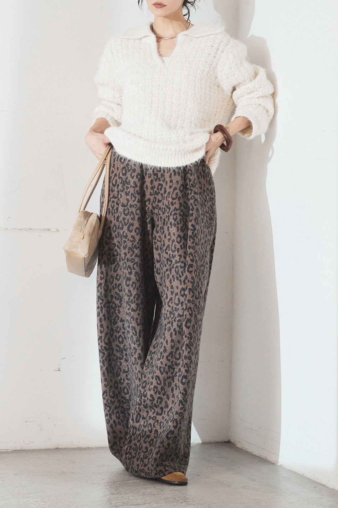 [SET]襟付きVネックニットトップス+リラックスレオパード柄ワイドパンツ(2set)