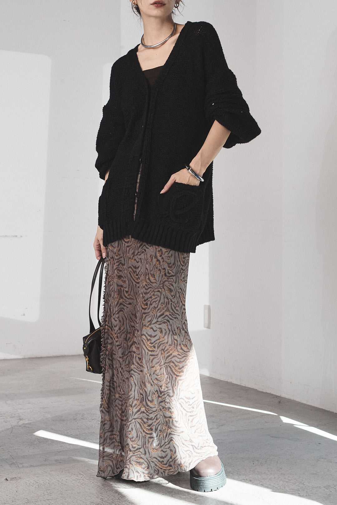 [SET]コード刺繍リラックスニットカーディガン+抽象柄ロングスカート(2set)