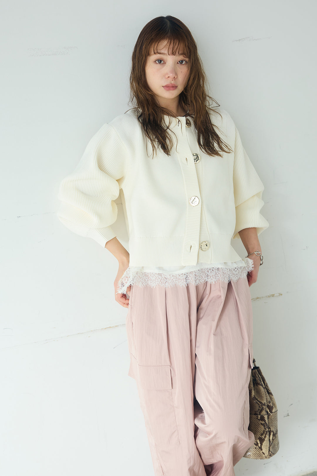 [SET]スポンディッシュBIGボタンクルーネックカーディガン+ブロード切り替えぺプラムタンク(2set)