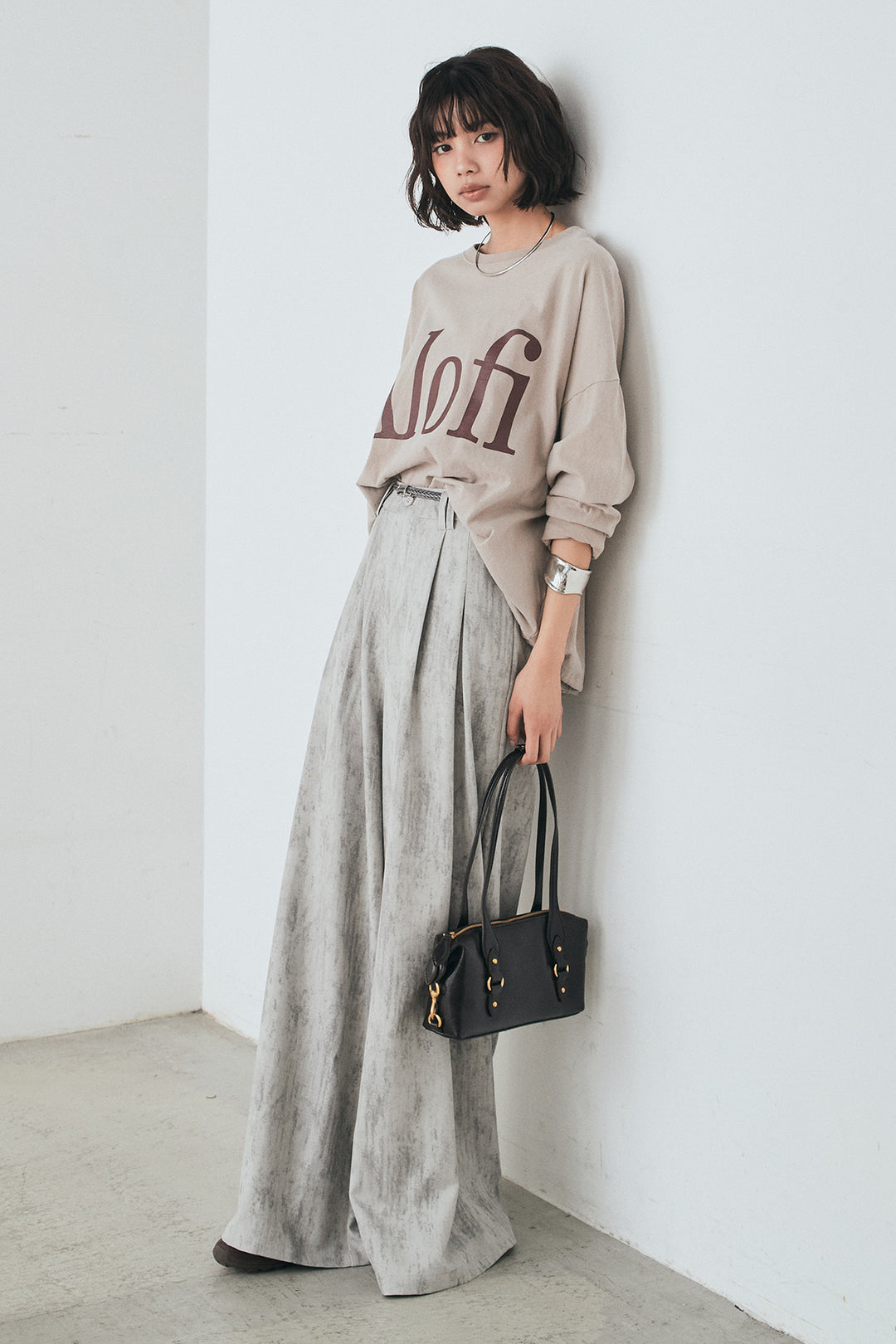 [SET]裾センタードロストロゴプリントワイドTシャツ+紐ベルト付きかすれ柄ワイドスラックス(2set)