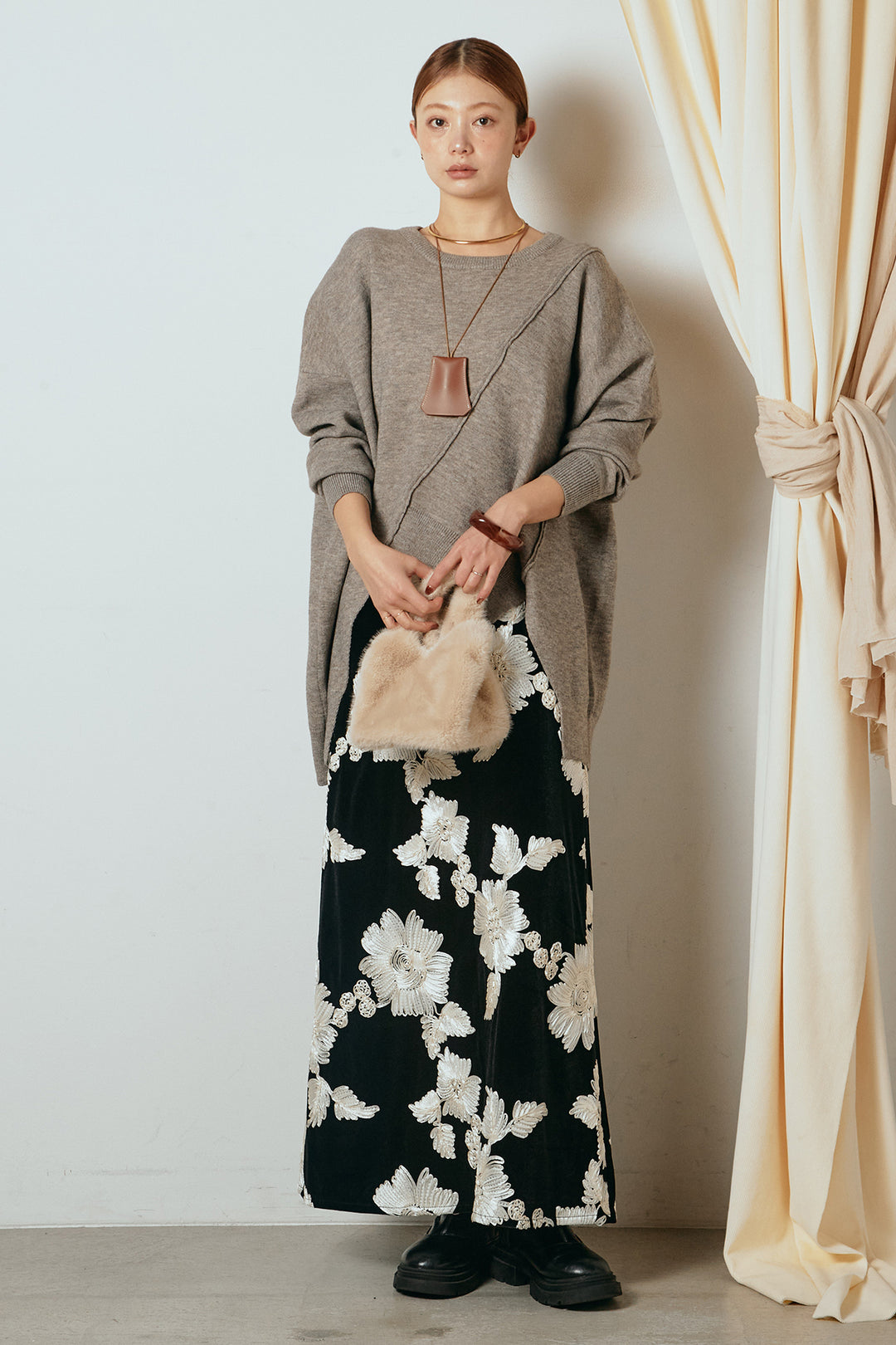 [SET]アシンメトリーデザインニットトップス+フラワー刺繍ワイドスカート(2set)