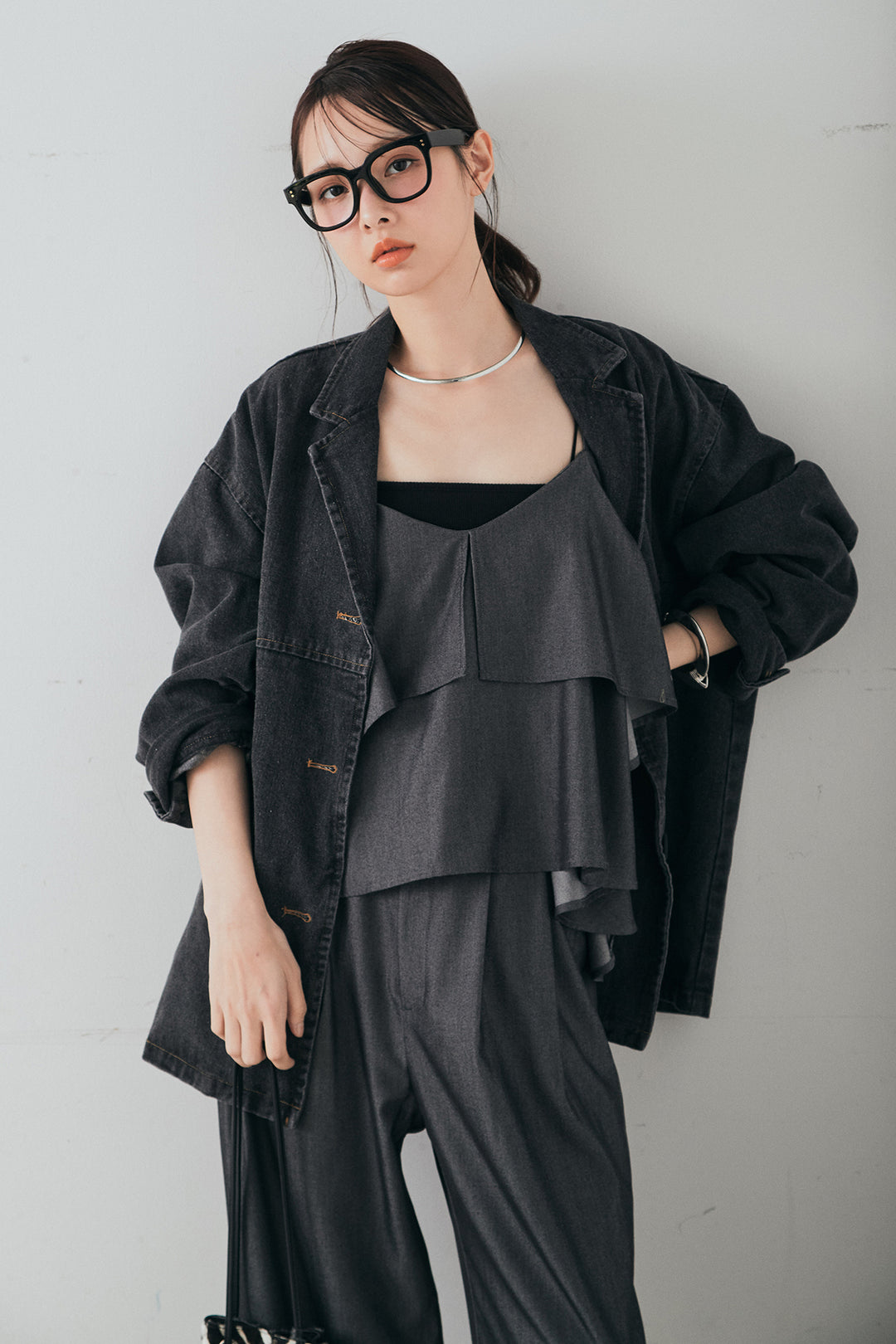 [SET]オーバーデニムジャケット+デニムライクツイルタックパンツ+デニムライクツイルティアードキャミソール(3set)