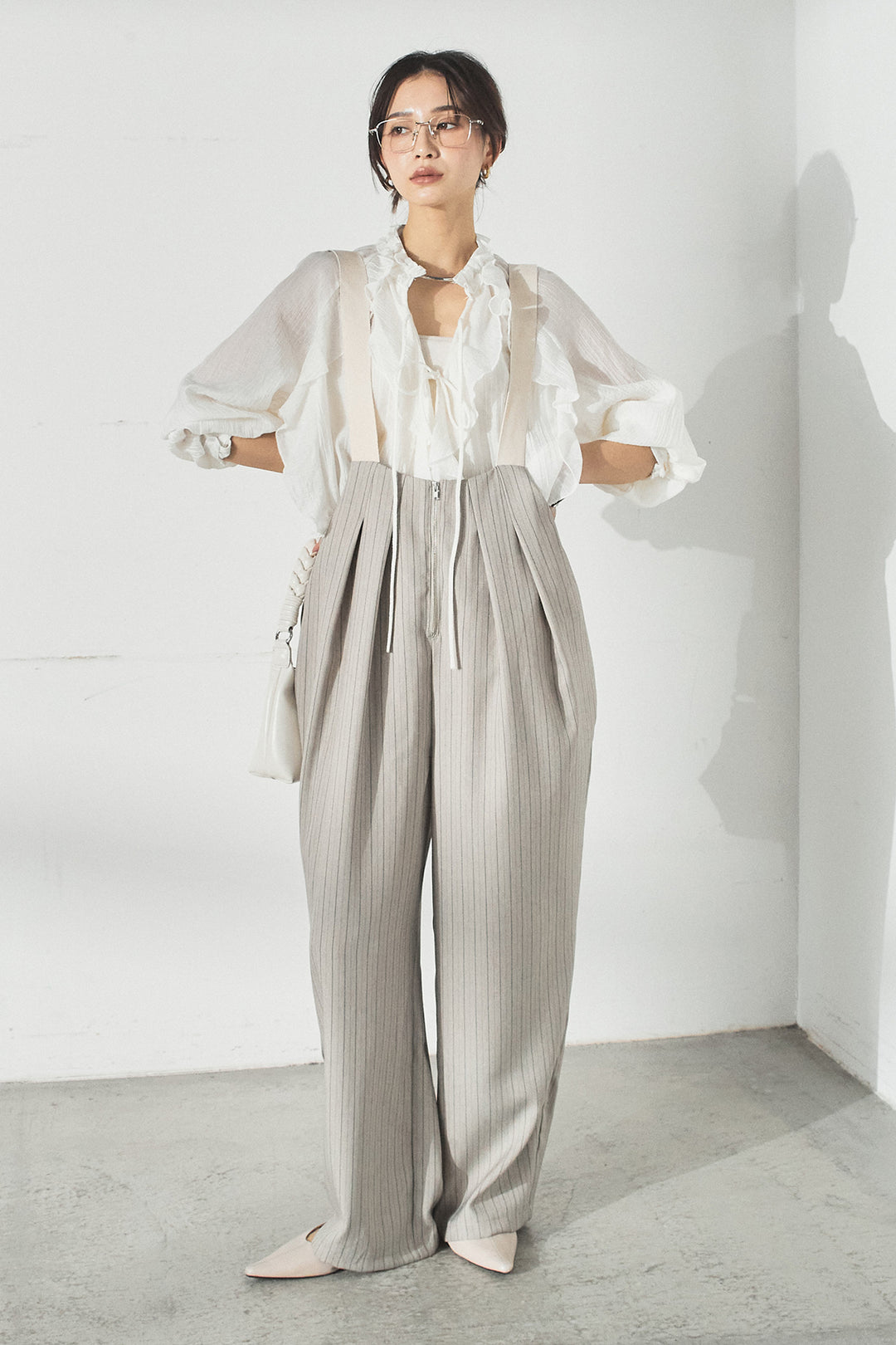 [SET]フロントリボンフリルブラウス+ピンストライプツータックサロペット(2set)