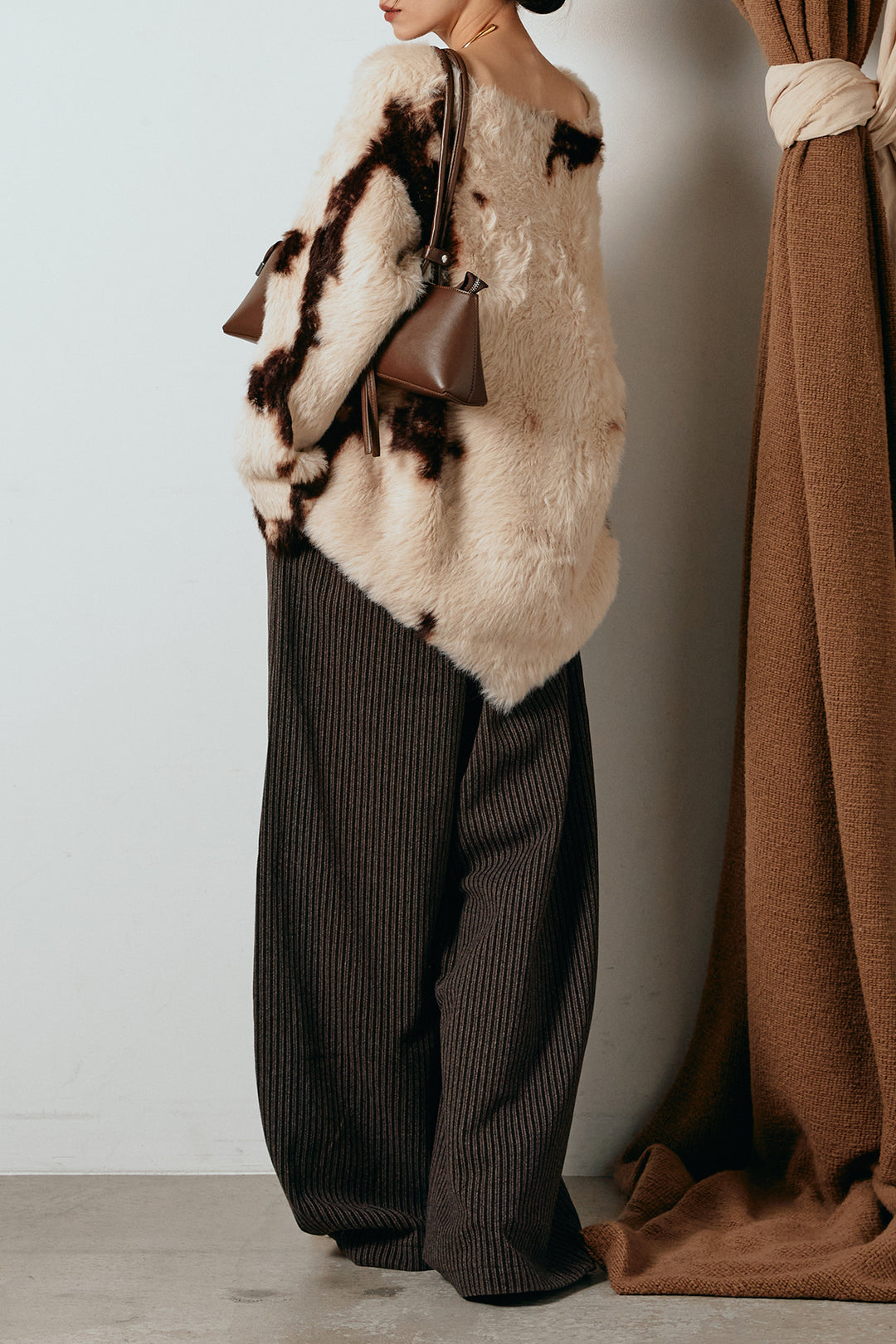 [SET]タイダイ柄シャギーニットトップス+レザーライク配色ストライプパンツ(2set)