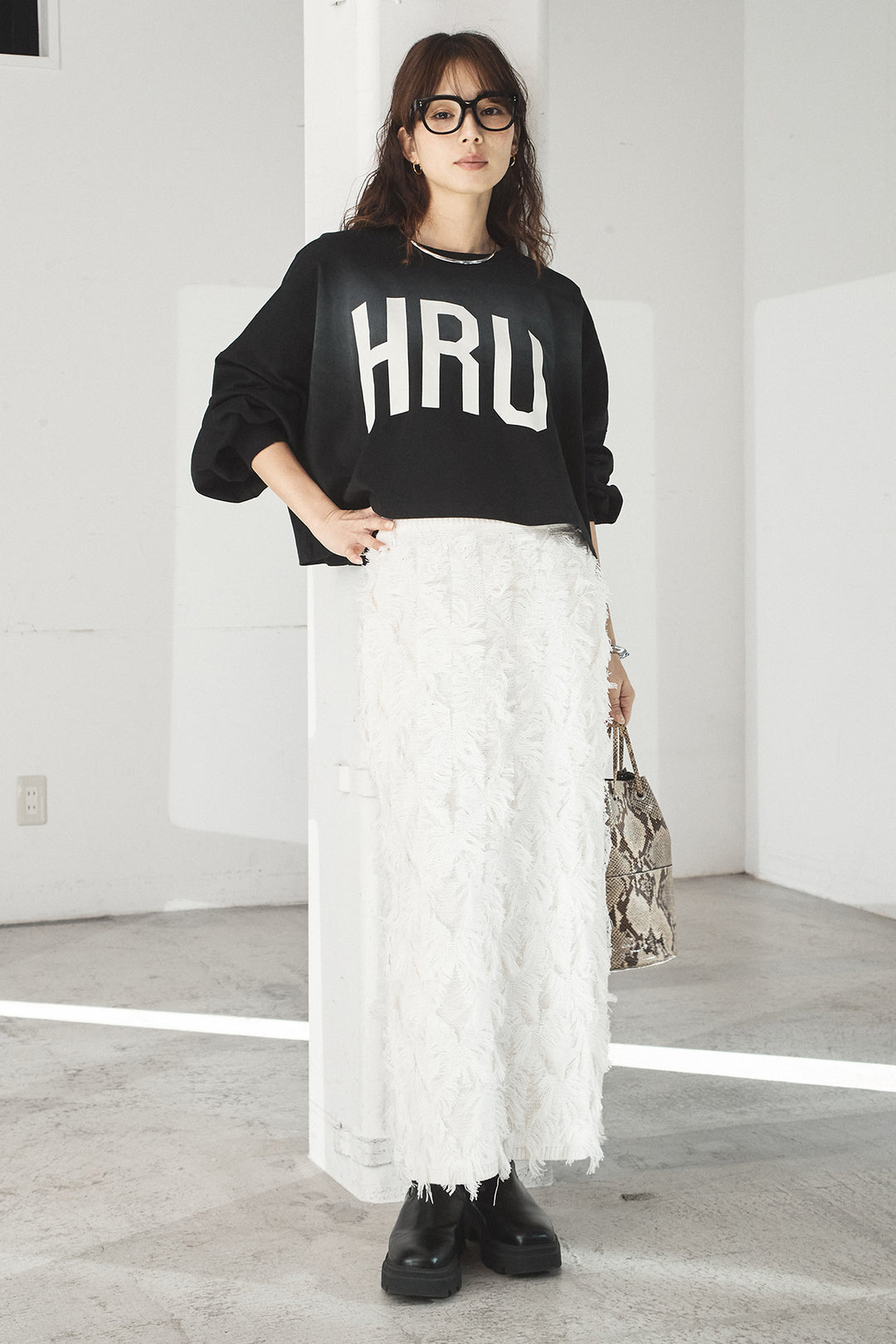 [SET]ビッグロゴHRU袖ボリュームトップス+カットフリンジニットタイトスカート(2set)