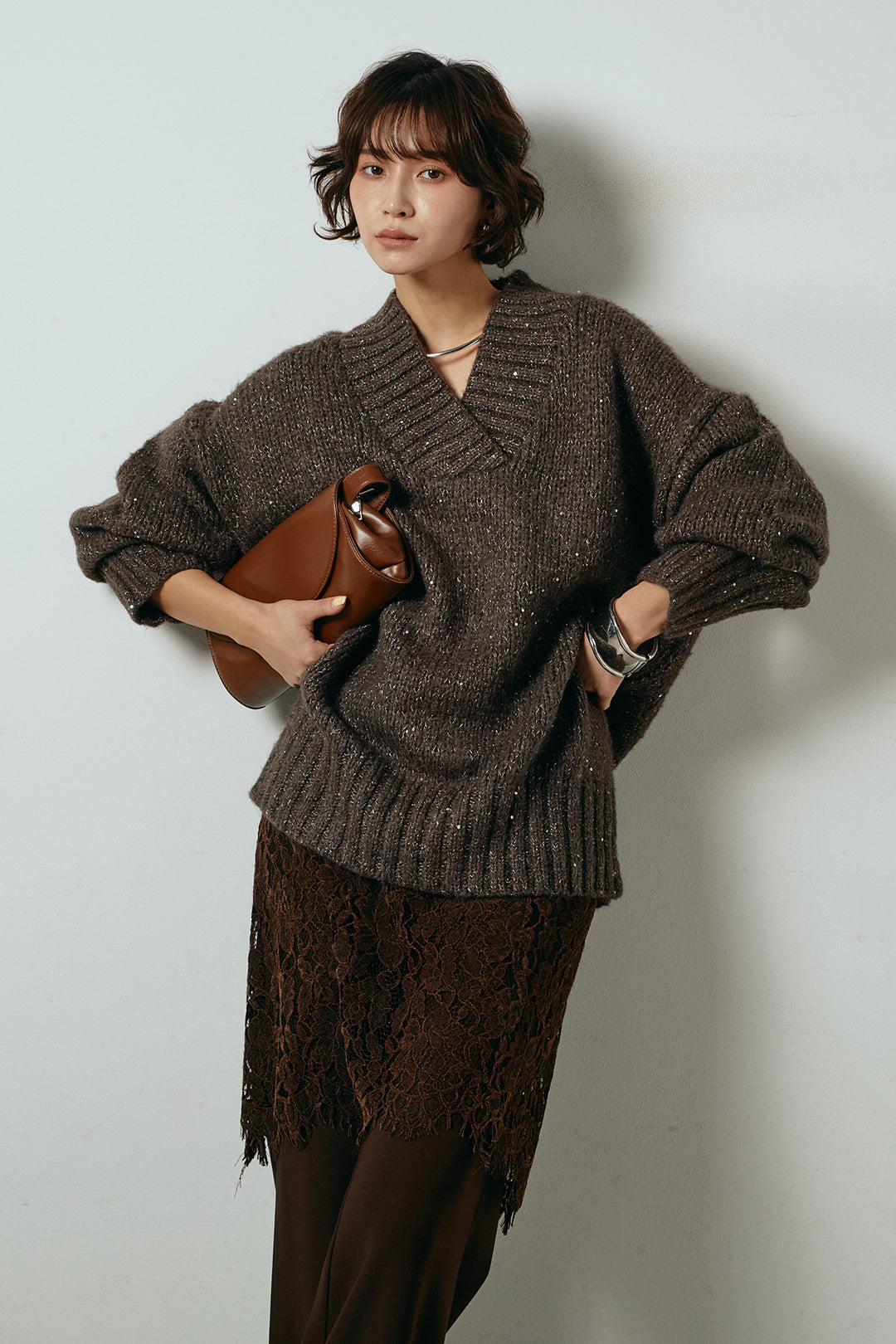 [SET]Vネックラメニットトップス+レース刺繍レイヤードフレアパンツ(2set)