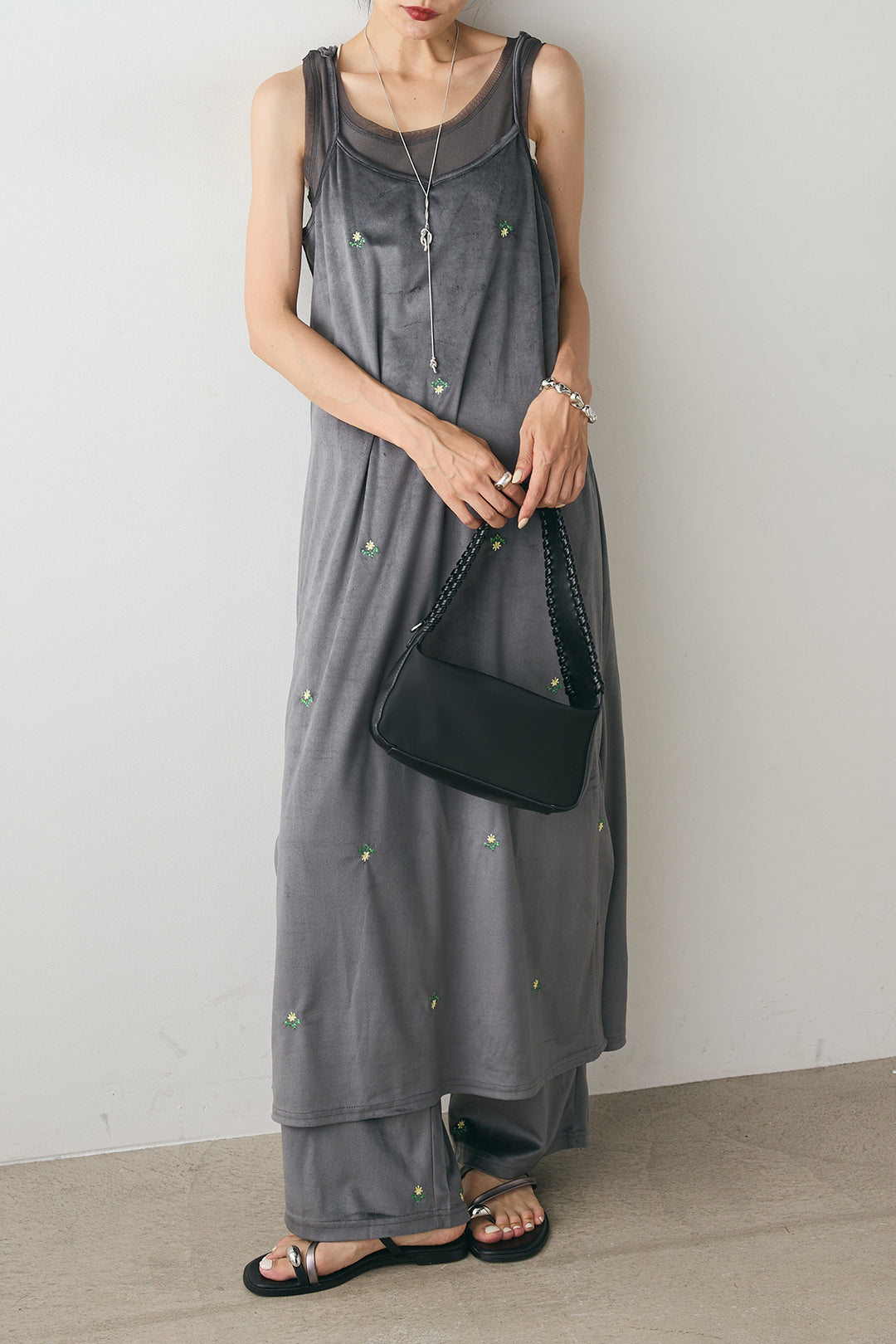 [SET]小花刺繍ベロアキャミワンピース+小花刺繍リラックスベロアパンツ(2set)