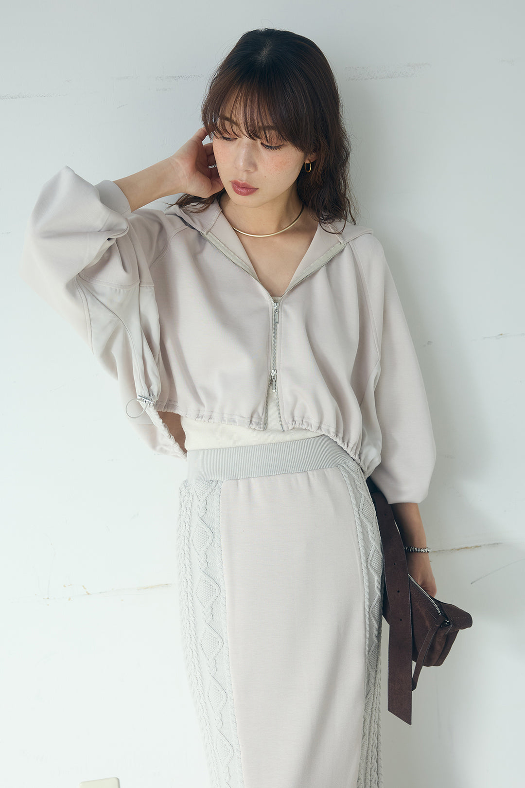 [SET]ドルマンショートフーディー+異素材ドッキングケーブルニットスカート(2set)