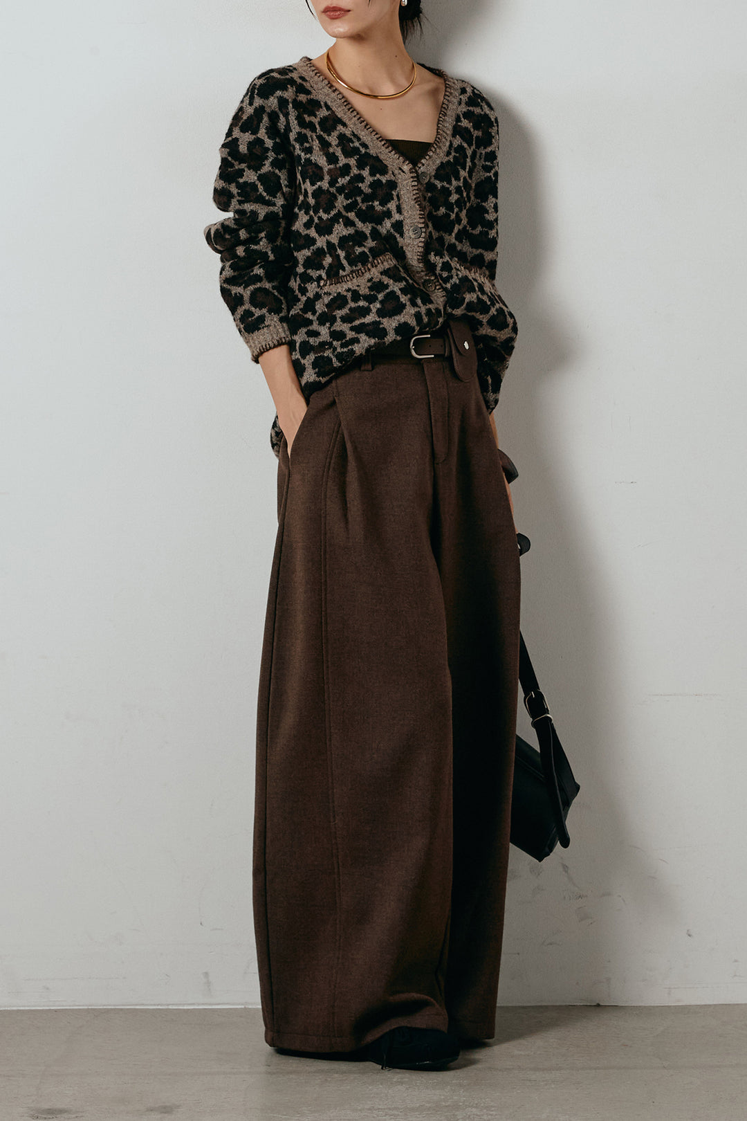 [SET]ステッチデザインレオパードニットカーディガン+ポーチベルト付きカーブパンツ(2set)
