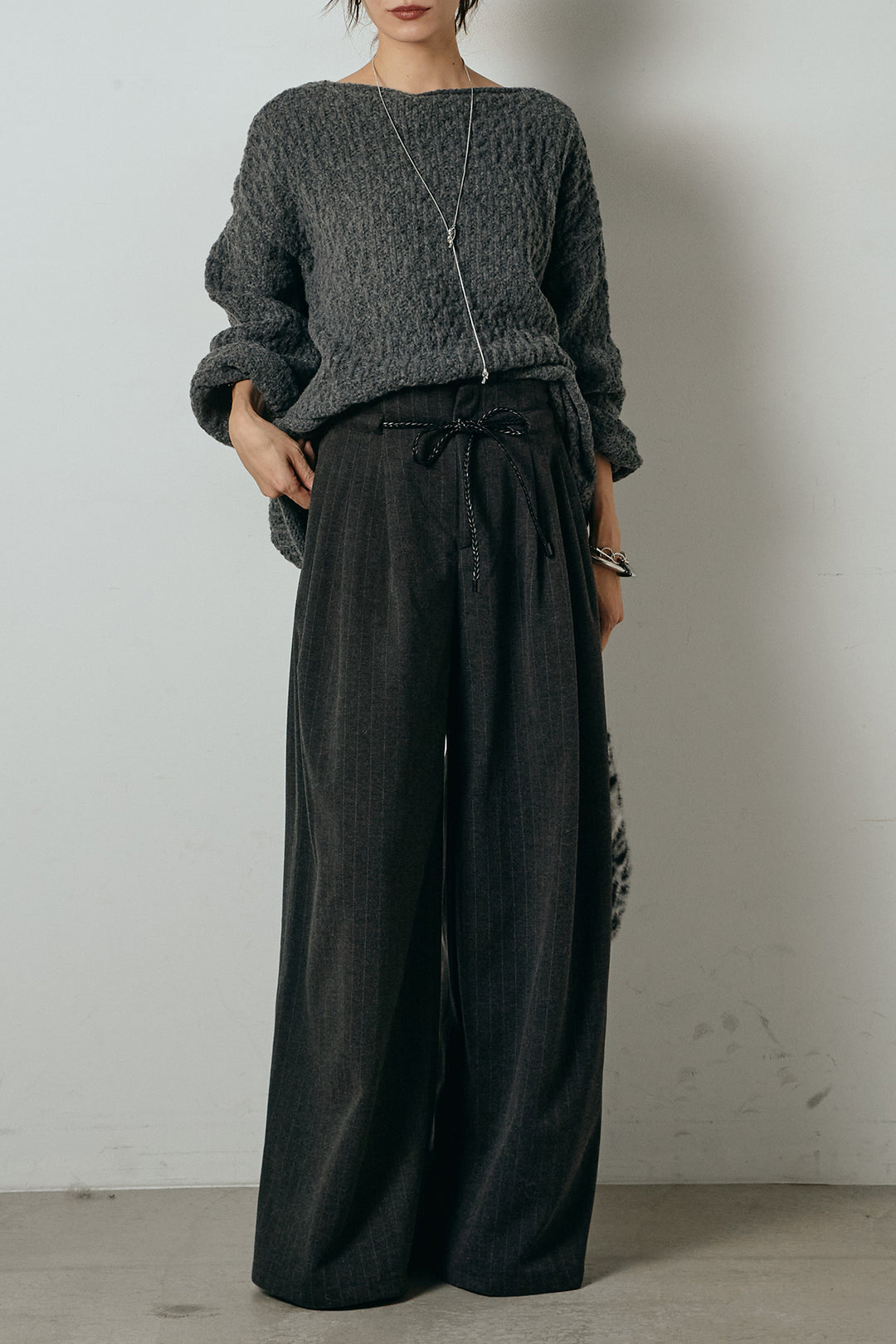 [SET]ボリューム編みニットプルオーバー+編みベルト付きピンストライプワイドパンツ(2set)