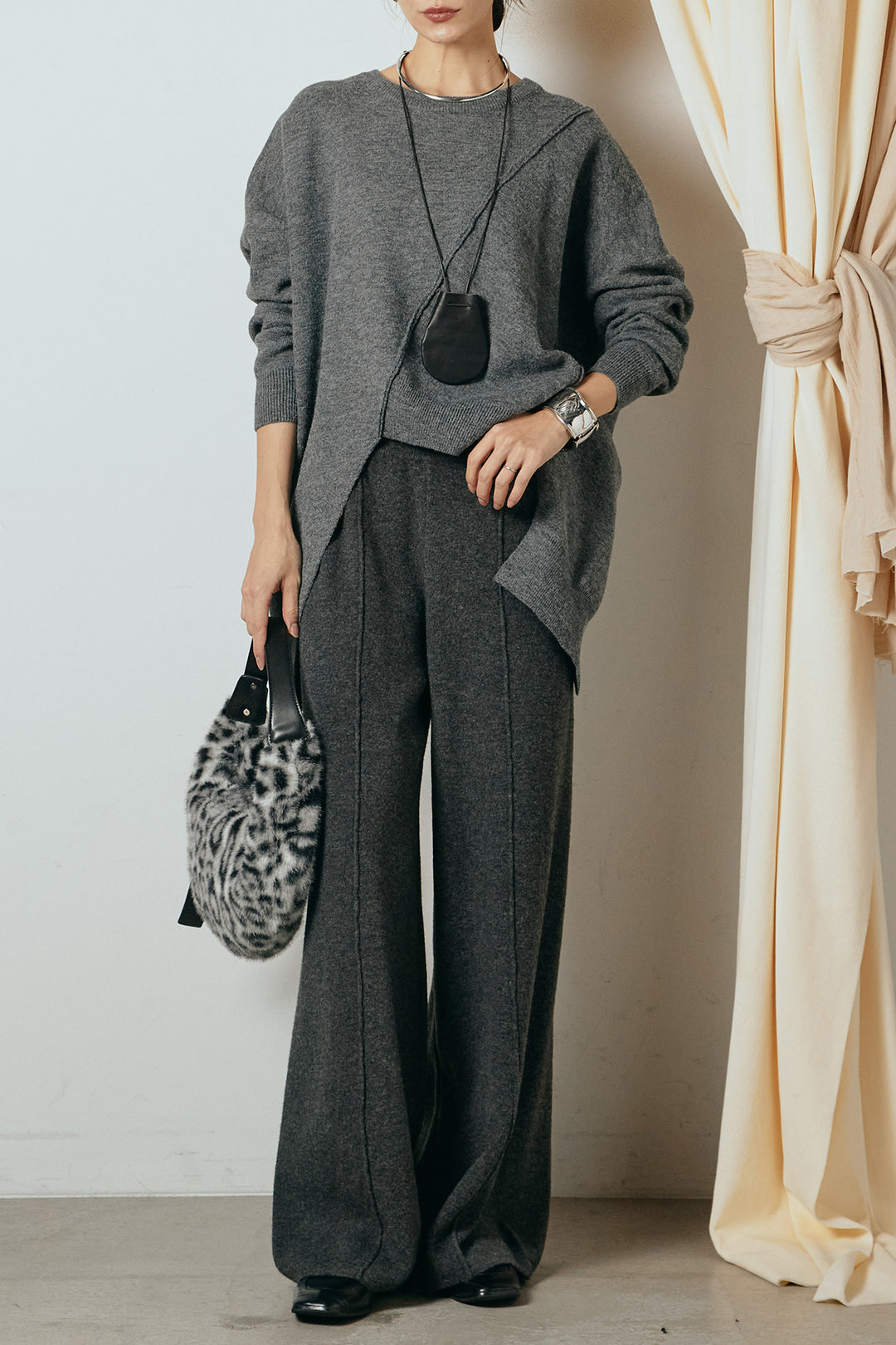 [SET]アシンメトリーデザインニットトップス+センターラインニットパンツ(2set)