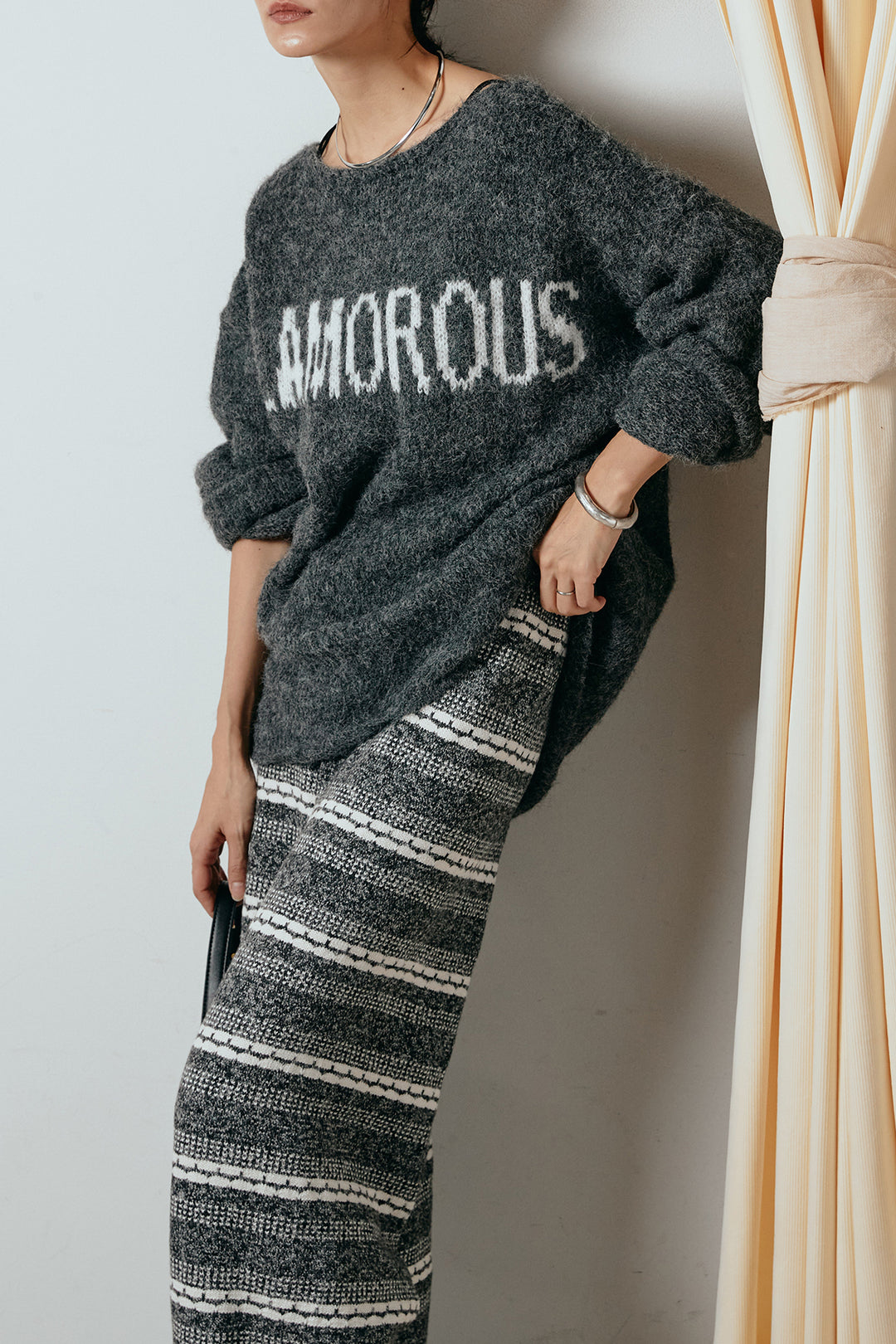 [SET]フロントロゴデザインニットトップス+マルチライン柄リラックスニットパンツ(2set)