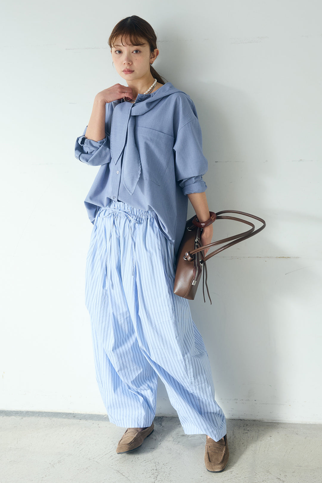 [SET]無地タイ付フーディーBIGシャツ+ランダムストライプタックギャザーパンツ(2set)