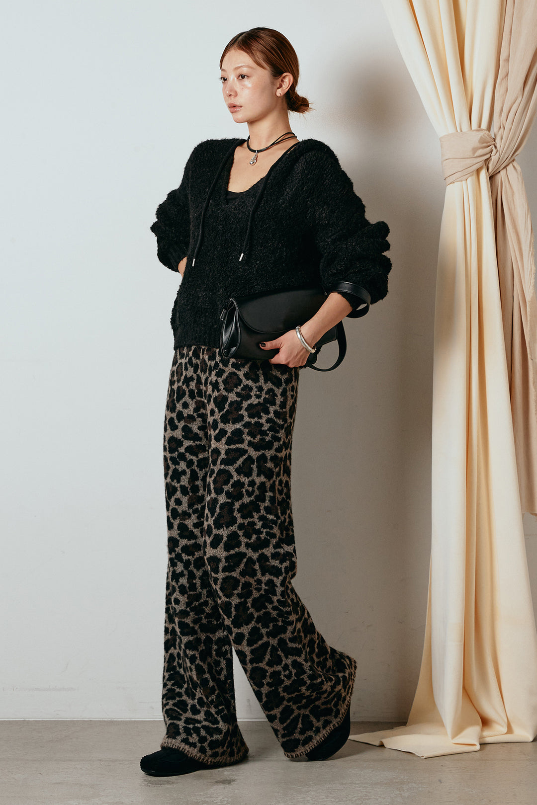 [SET]ブークレキーネックプルオーバー+リラックスレオパード柄ニットパンツ(2set)