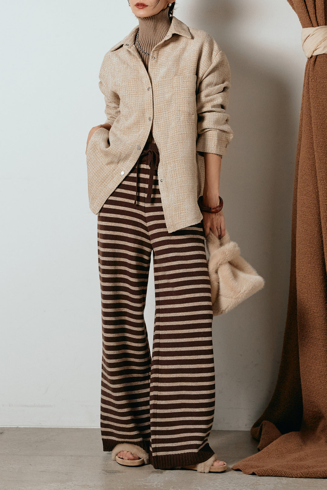 [SET]ルーズクラッシュツイルシャツ+リブニットシームレスタートルプルオーバー+ボーダーリラックスニットパンツ(3set)