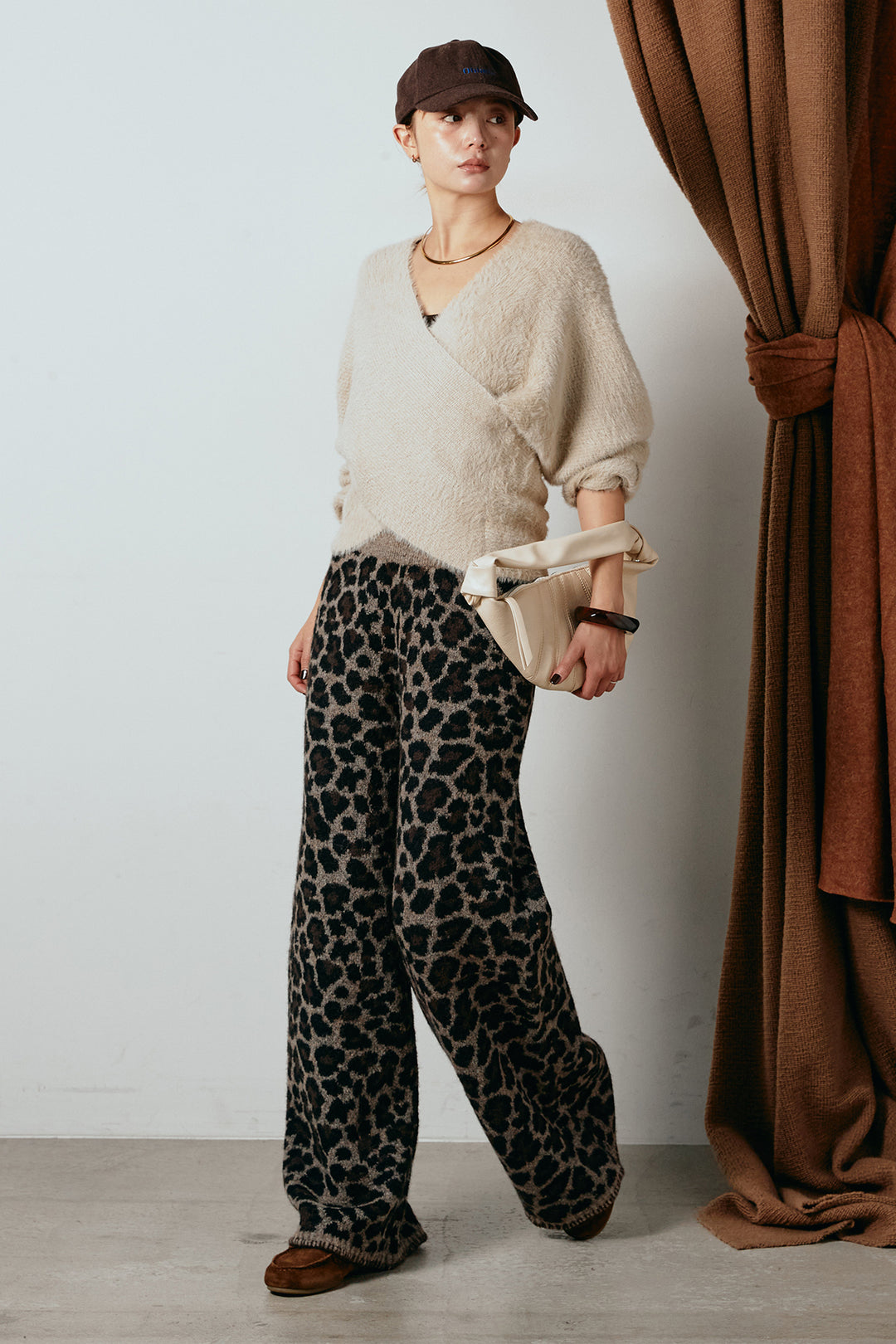 [SET]シャギーカシュクールニットトップス+リラックスレオパード柄ニットパンツ(2set)