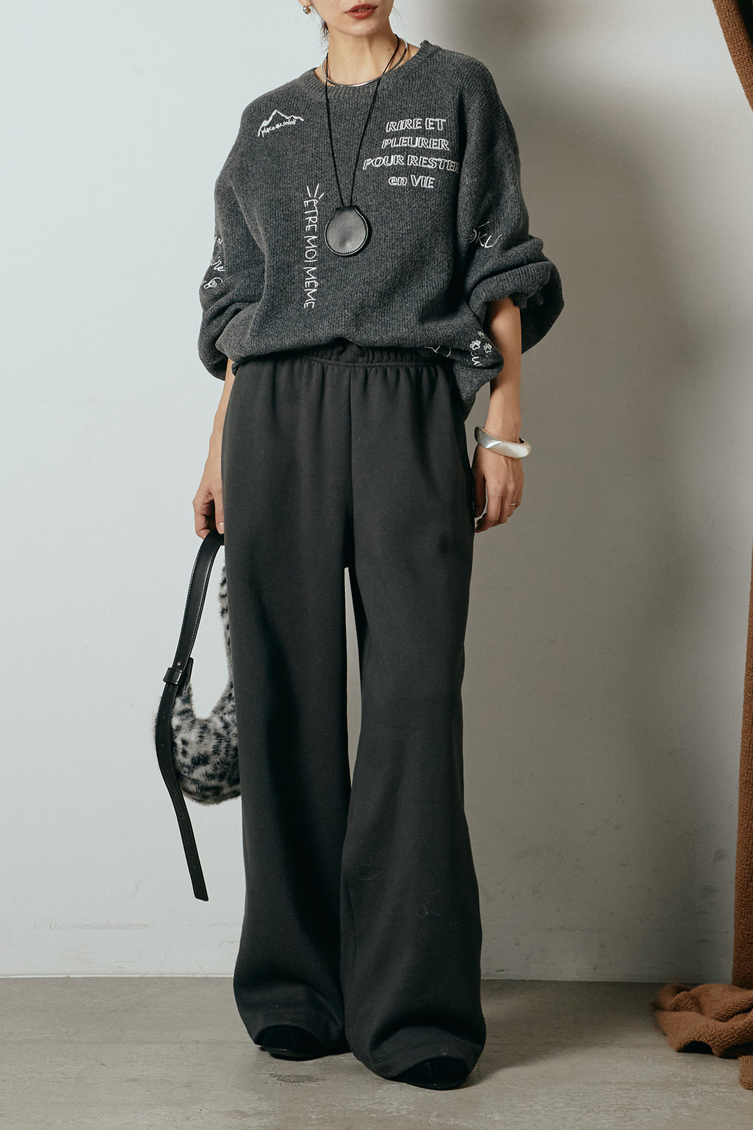 [SET]刺繍ロゴランダムデザインニットトップス+裏起毛スウェットワイドパンツ(2set)