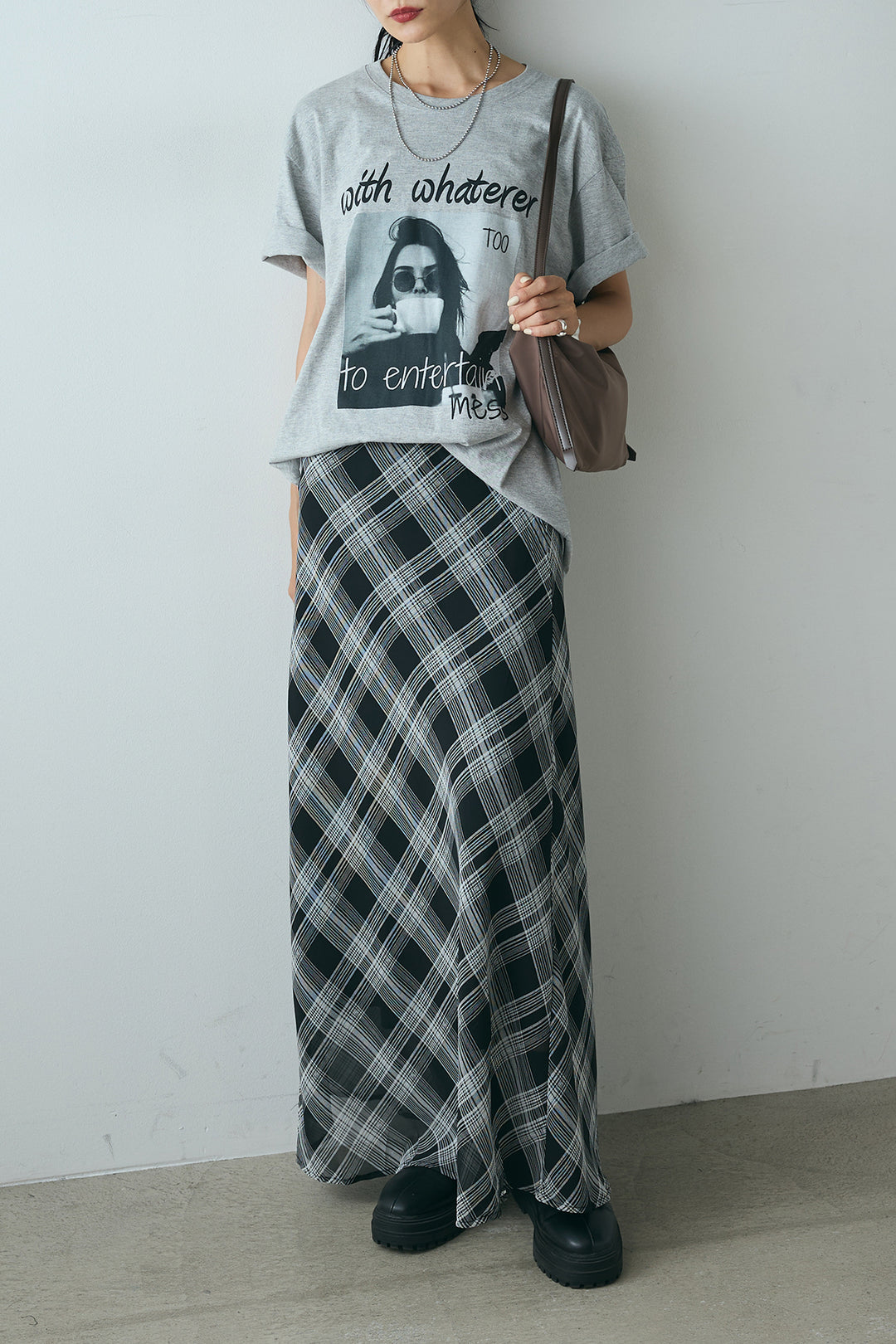 [SET]モノトーンフォトプリントTシャツ+マルチ柄シアースカート(2set)