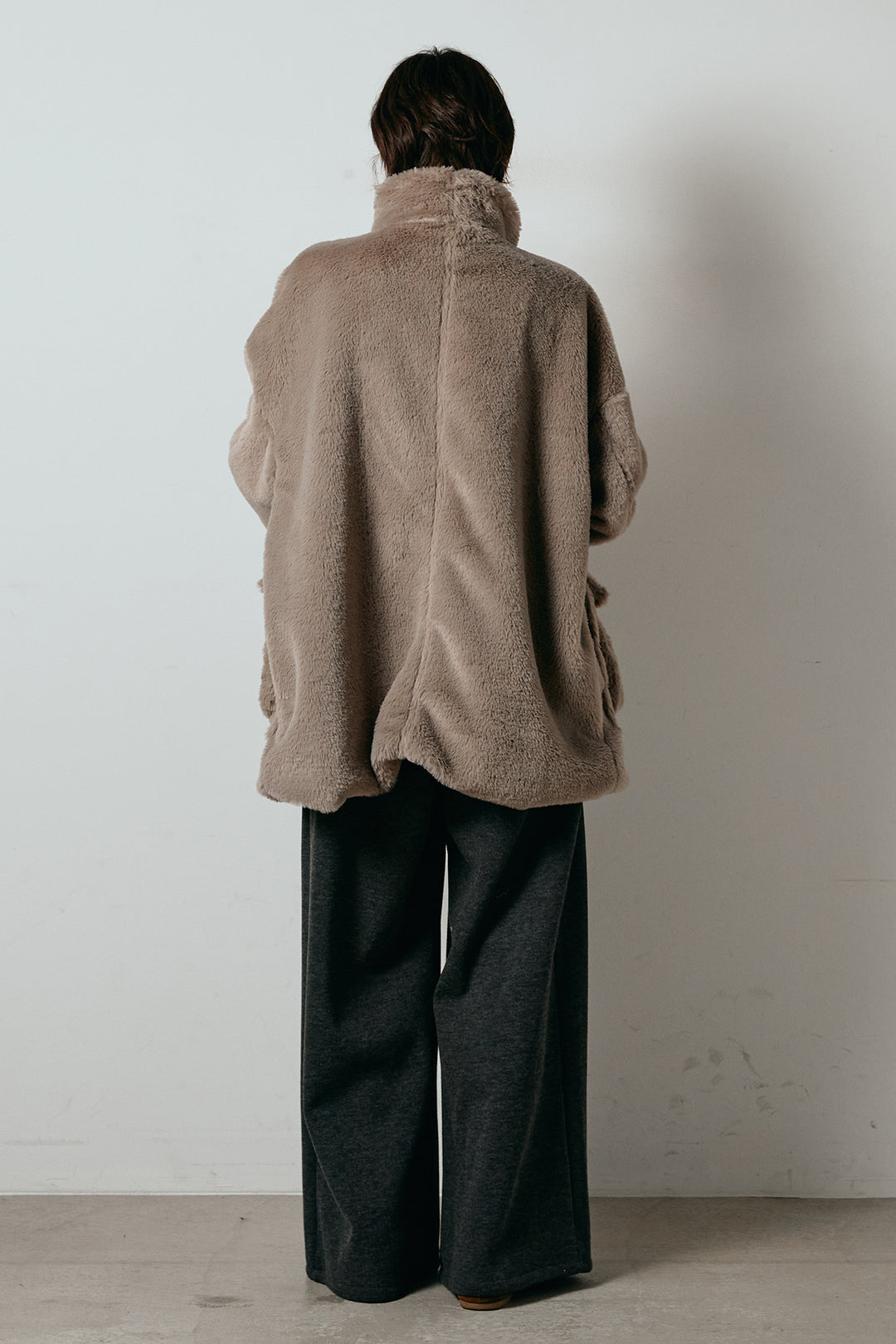 [SET]スタンドネックファーコート+フェイクレザー太ベルト付きタックワイドパンツ(2set)