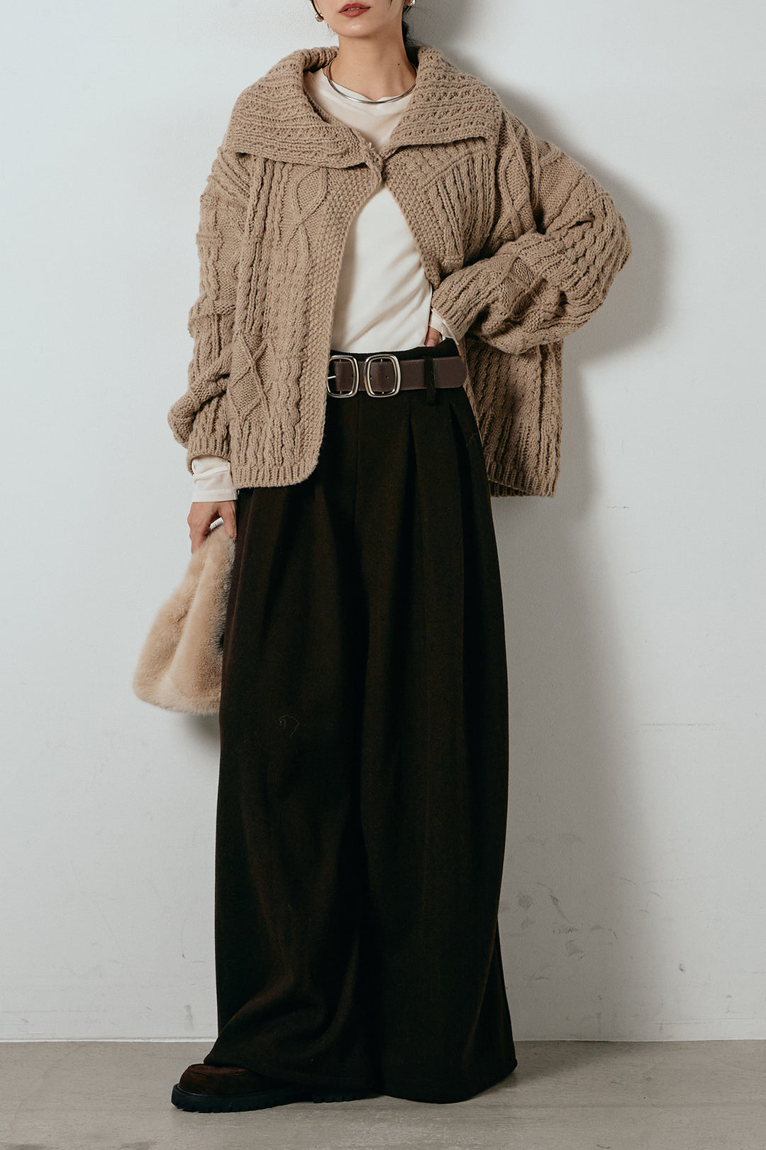 [SET]ビッグカラーケーブル編みニットトップス+フェイクレザー太ベルト付きタックワイドパンツ(2set)