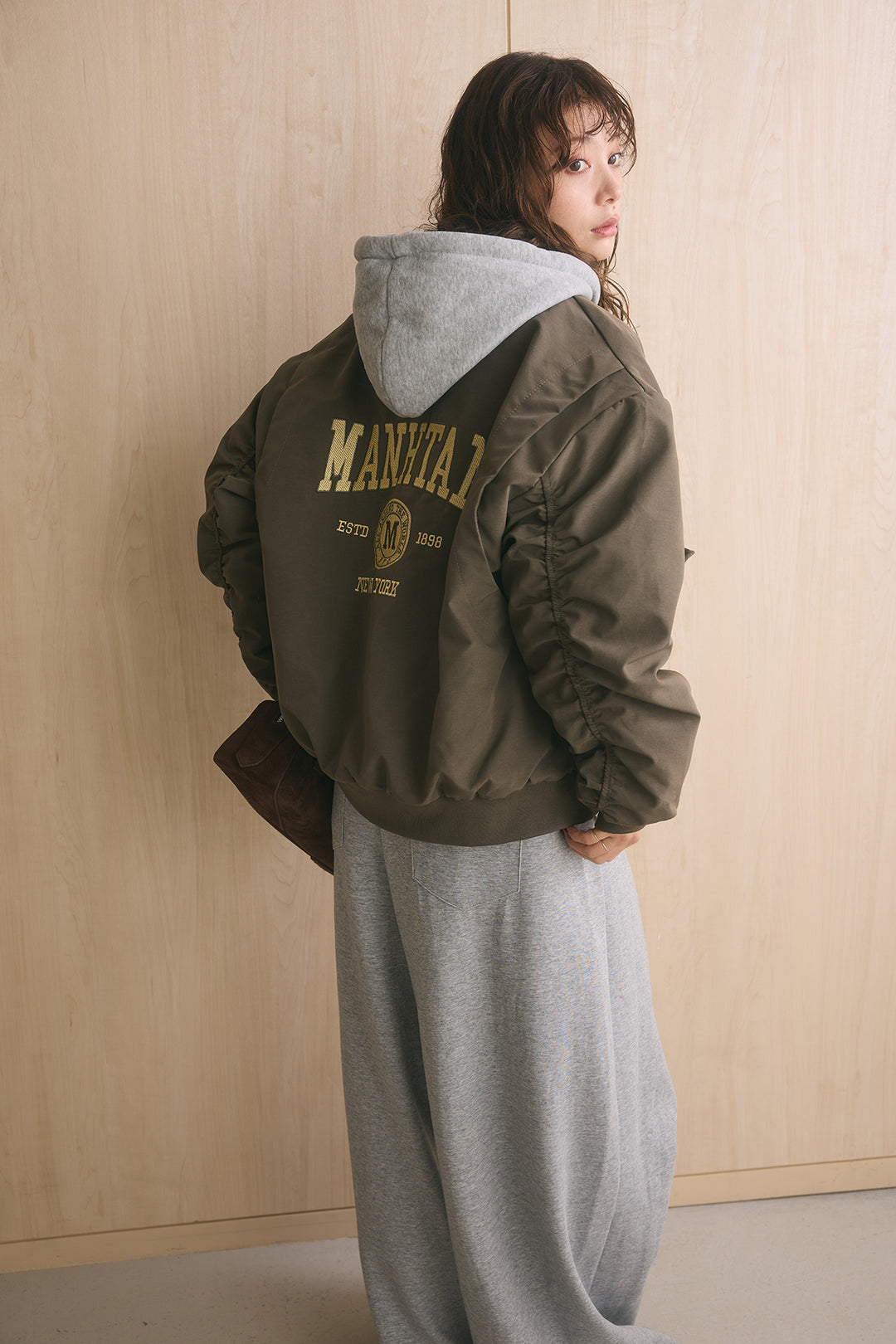 [SET]カレッジロゴフーディーブルゾン+スタッズ付きニーサイドタックスウェットパンツ(2set)