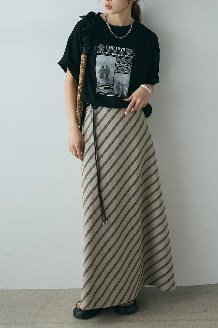 [SET]ニュースペーパーグラフィックTシャツ+ベルト付き斜めライン柄スカート(2set)